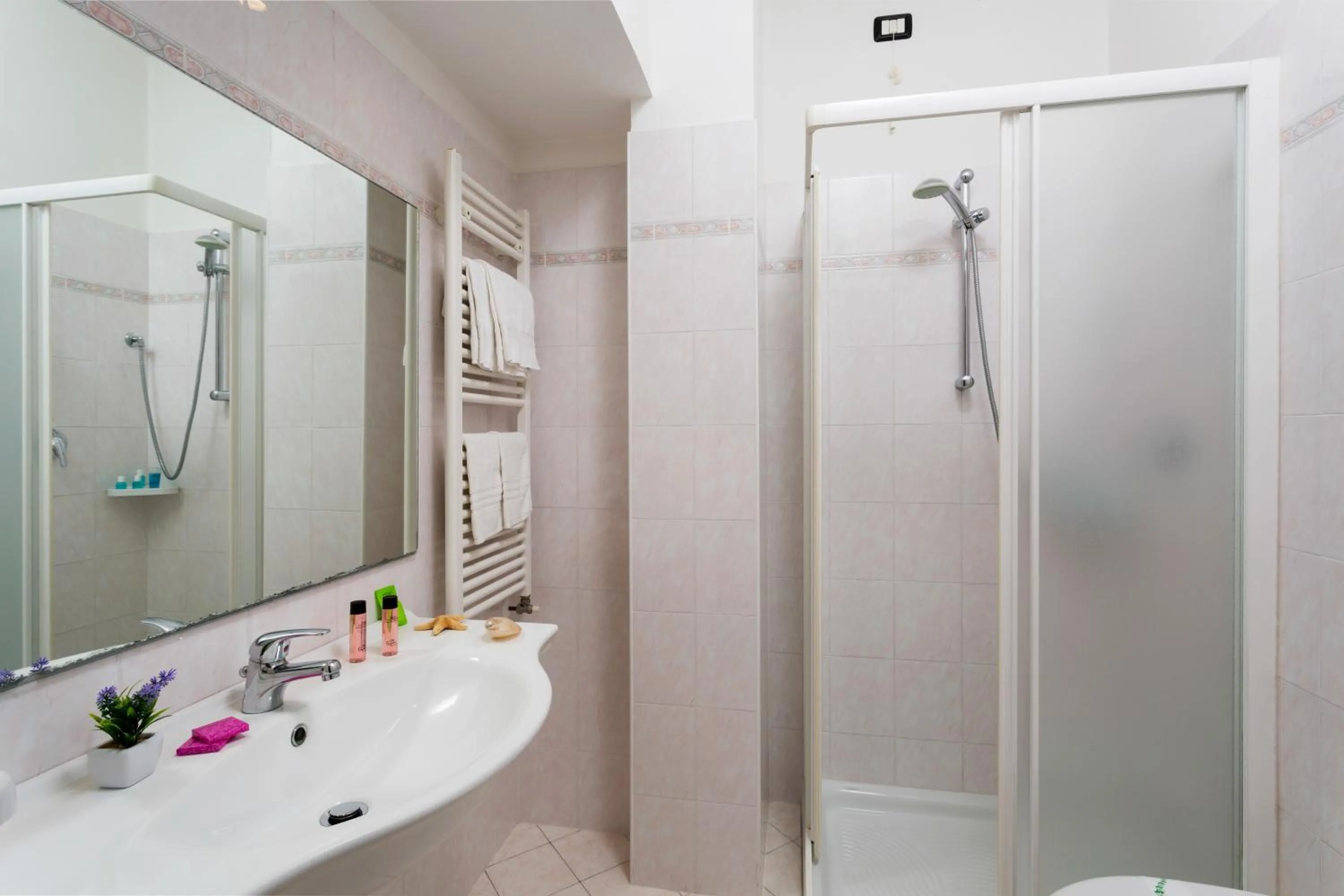 Toilet in Hotel Cannes - in pieno centro