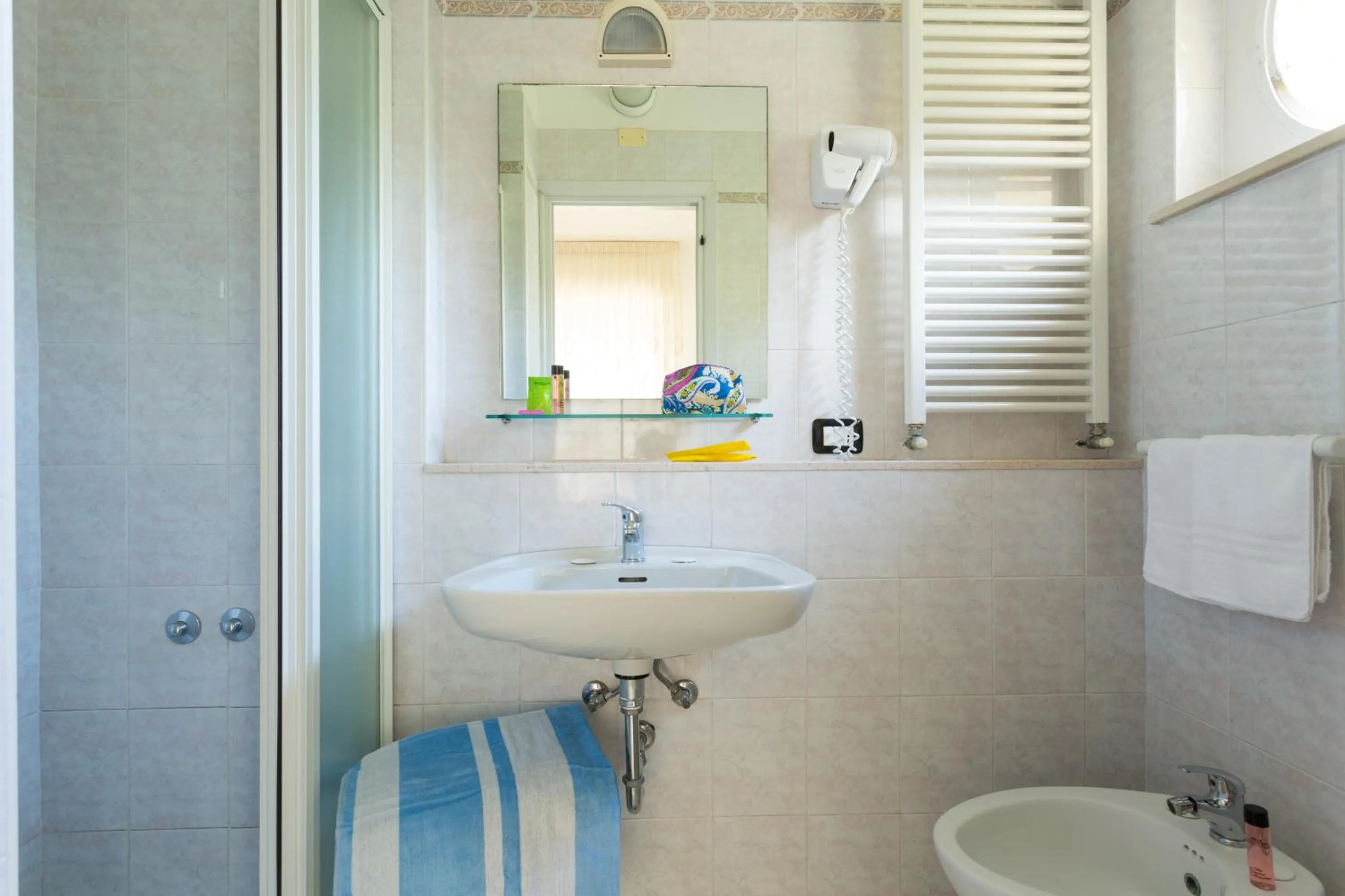 Bathroom in Hotel Cannes - in pieno centro