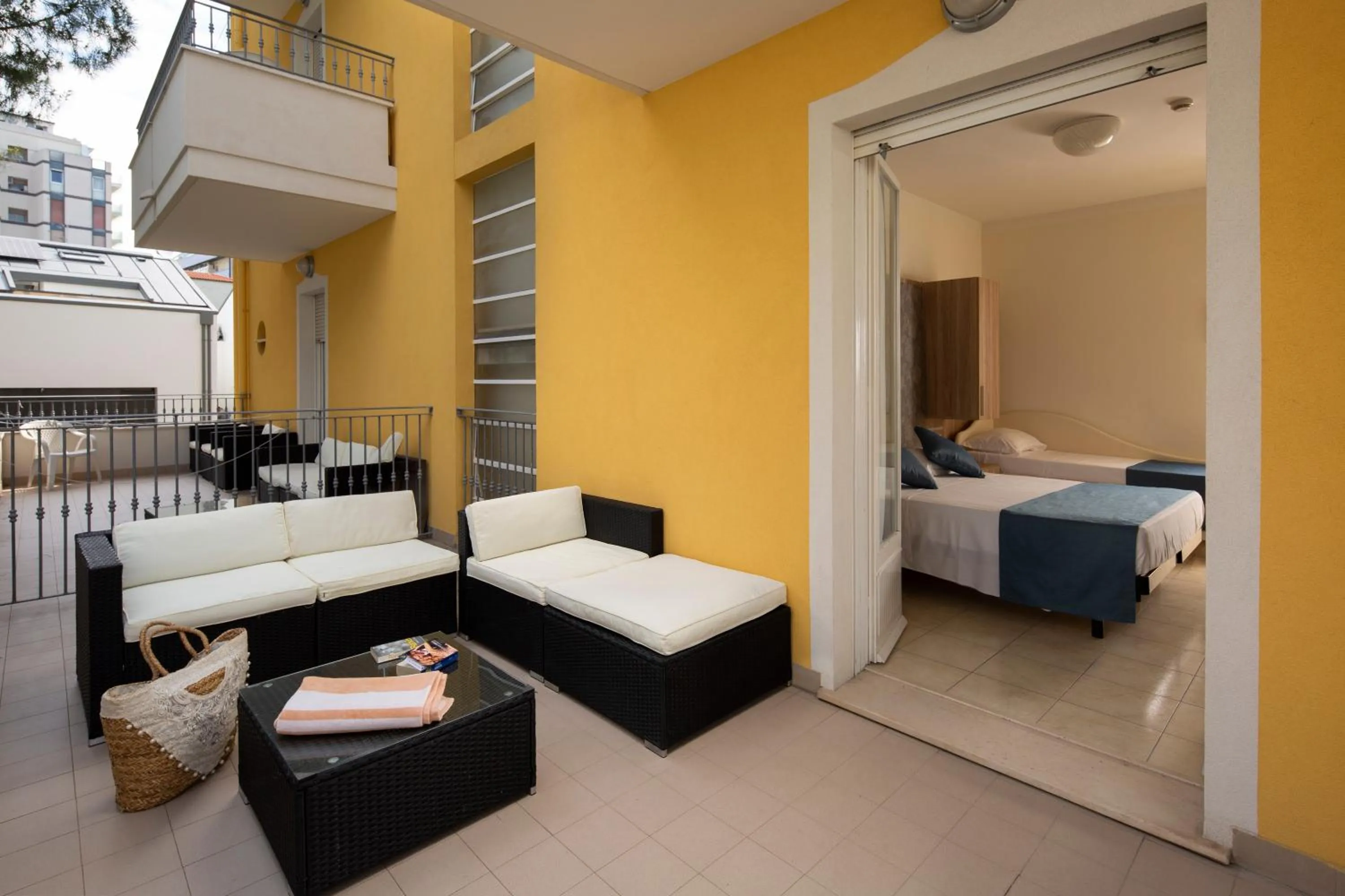 Balcony/Terrace, Bed in Hotel Cannes - in pieno centro