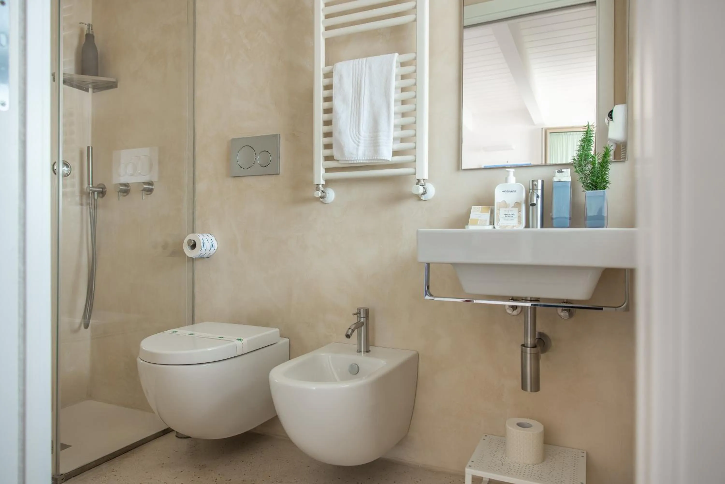 Shower in MandorleOlio