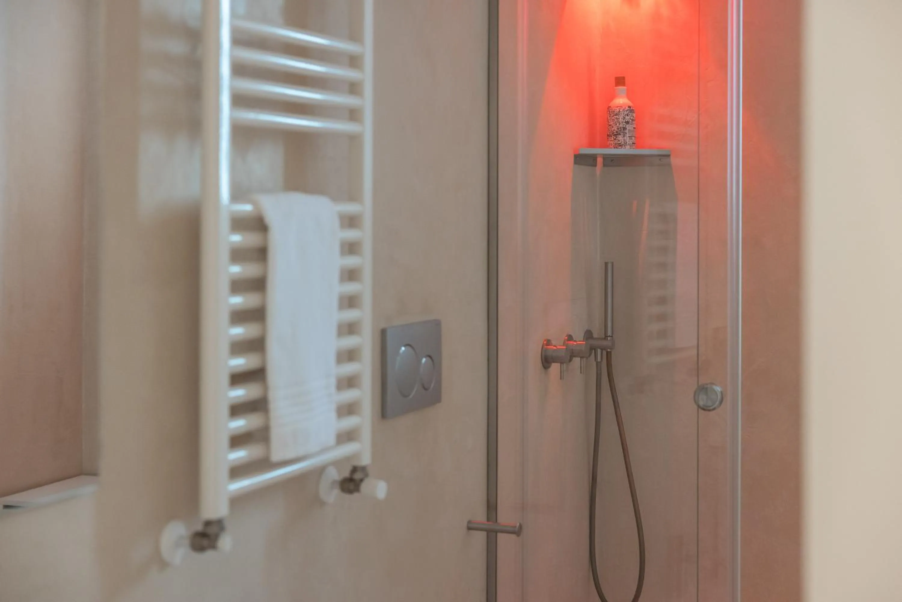 Shower in MandorleOlio