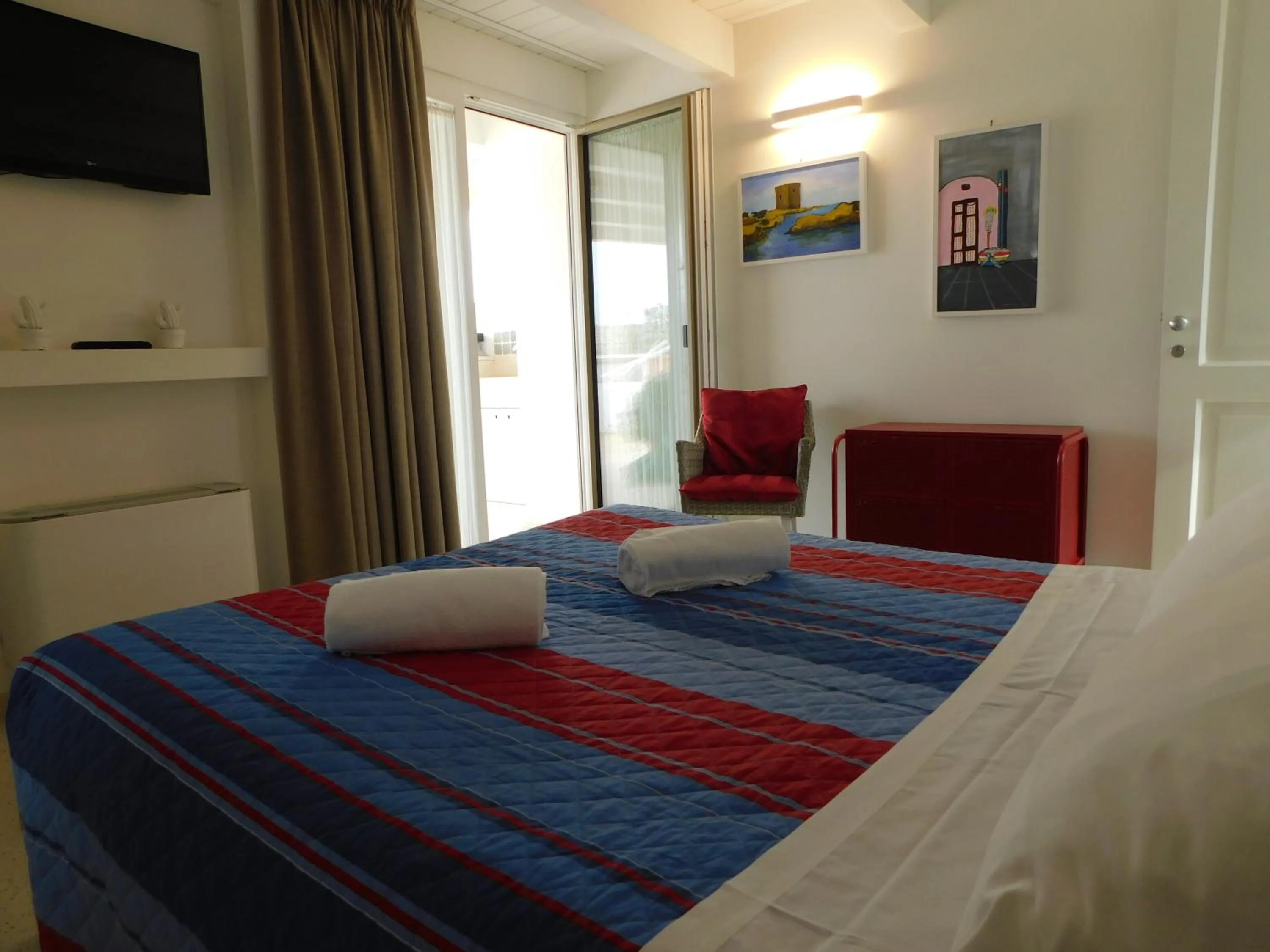 Photo of the whole room, Bed in MandorleOlio