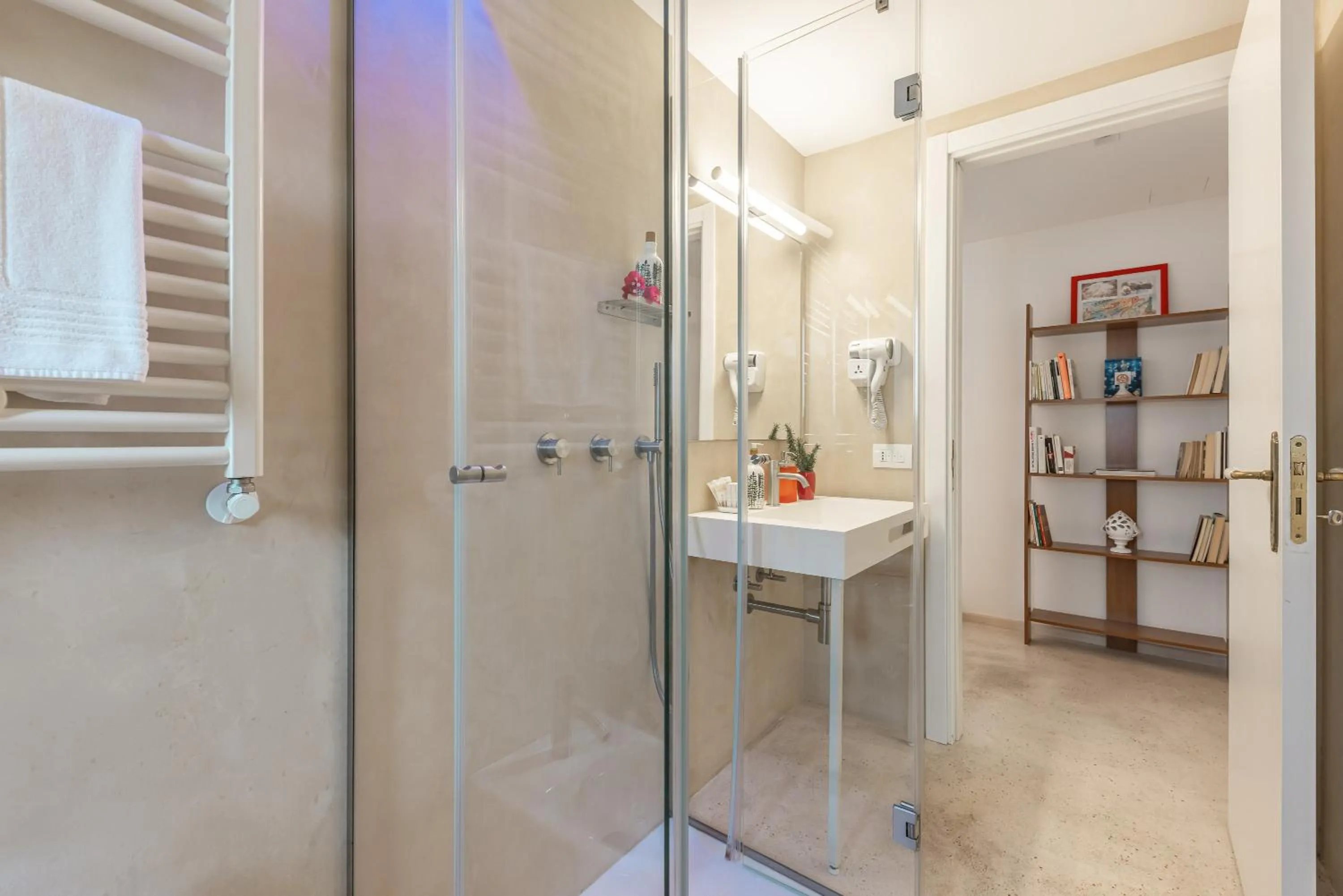 Shower in MandorleOlio