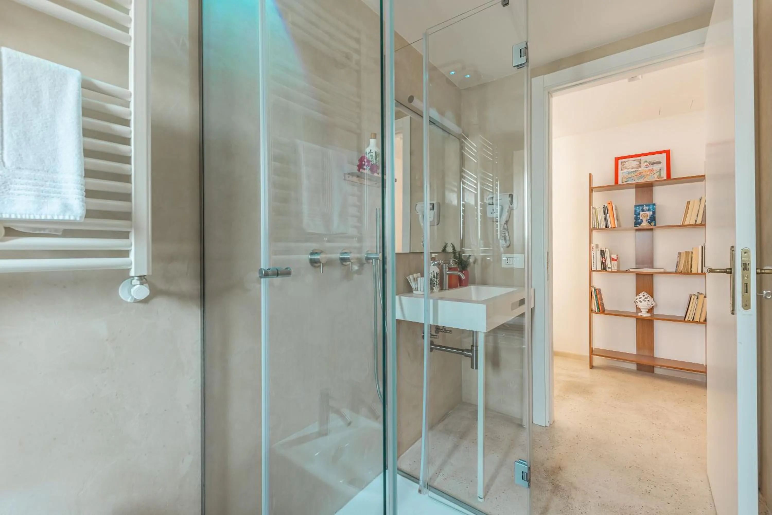 Shower in MandorleOlio