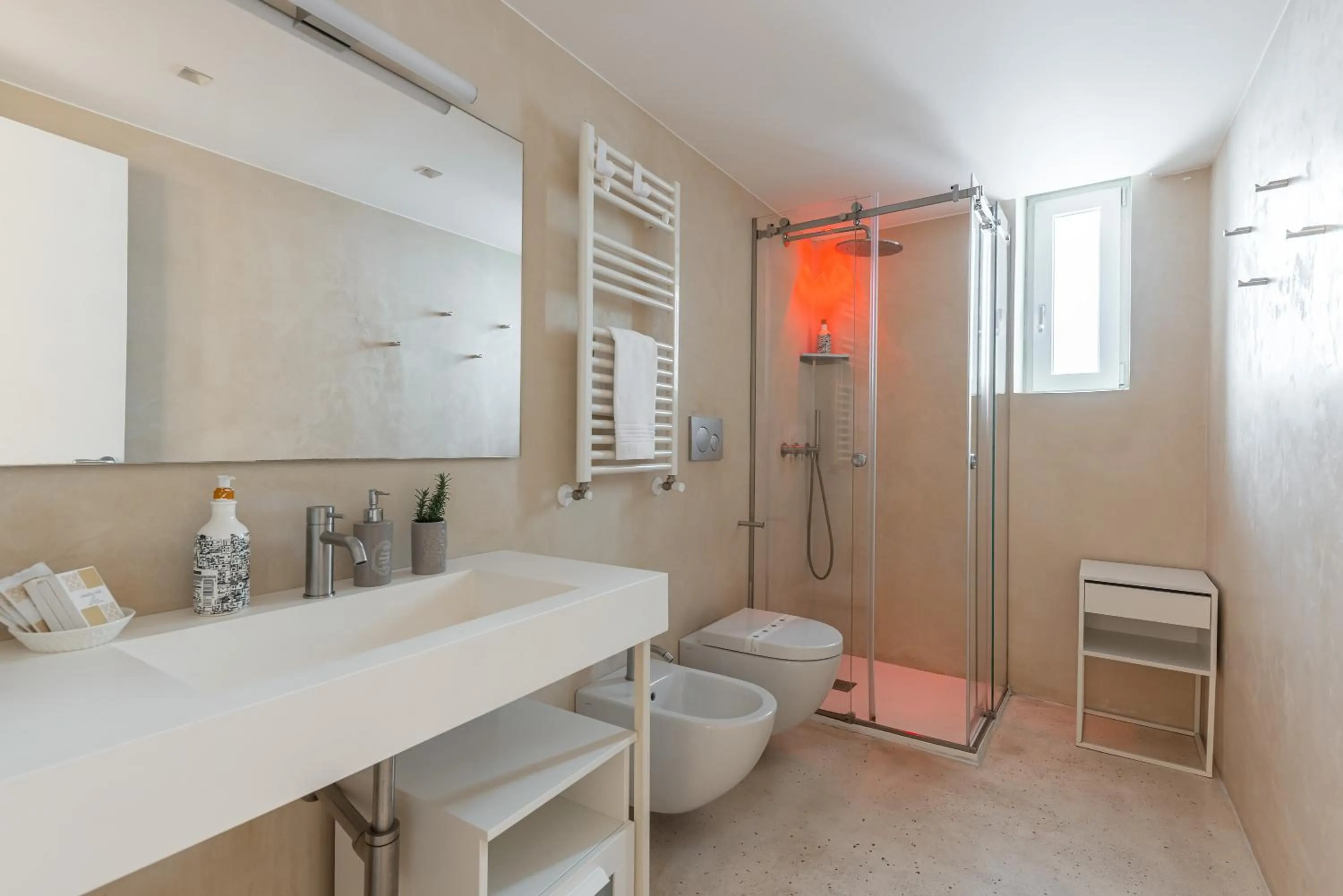 Shower in MandorleOlio