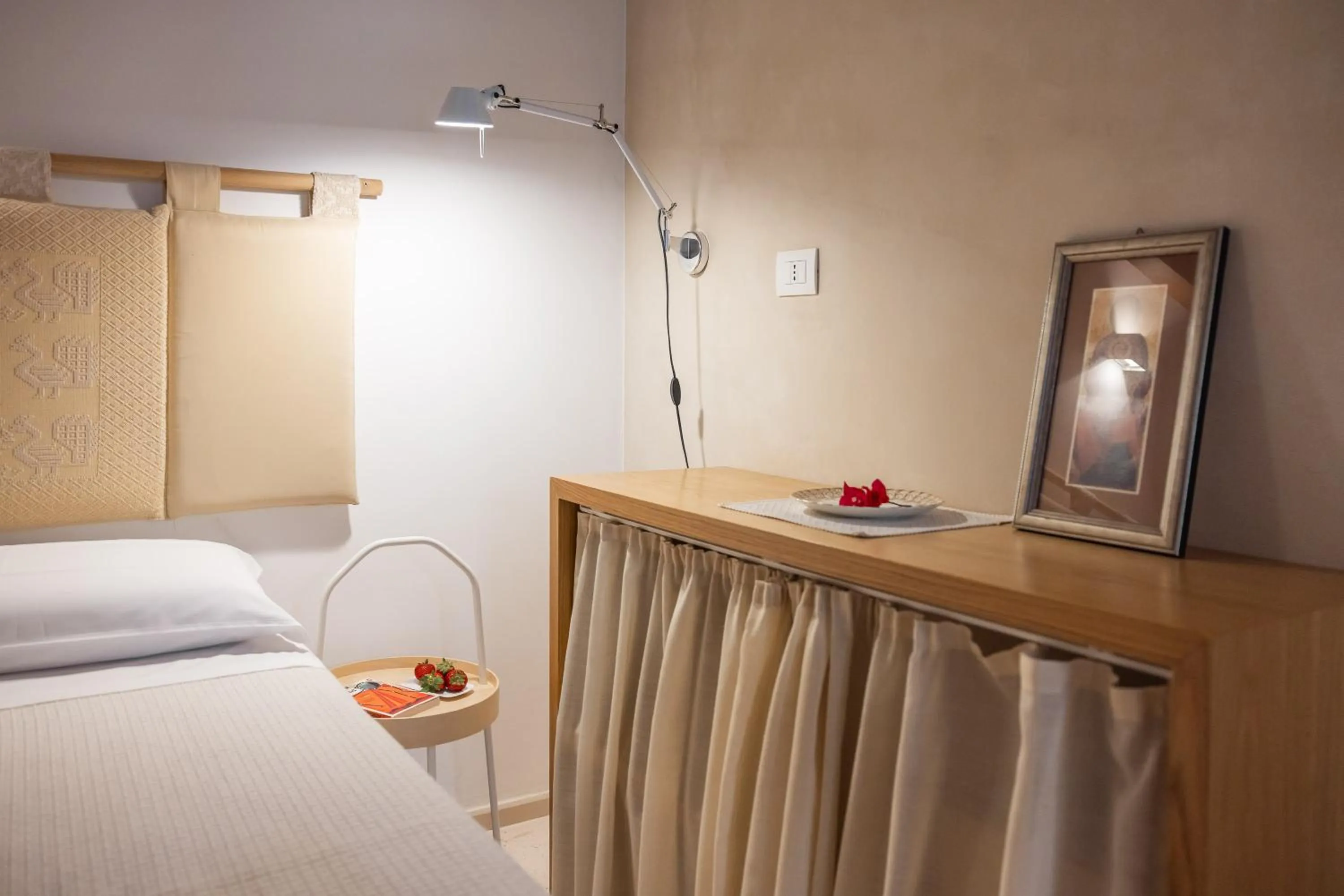 Photo of the whole room, Bed in MandorleOlio