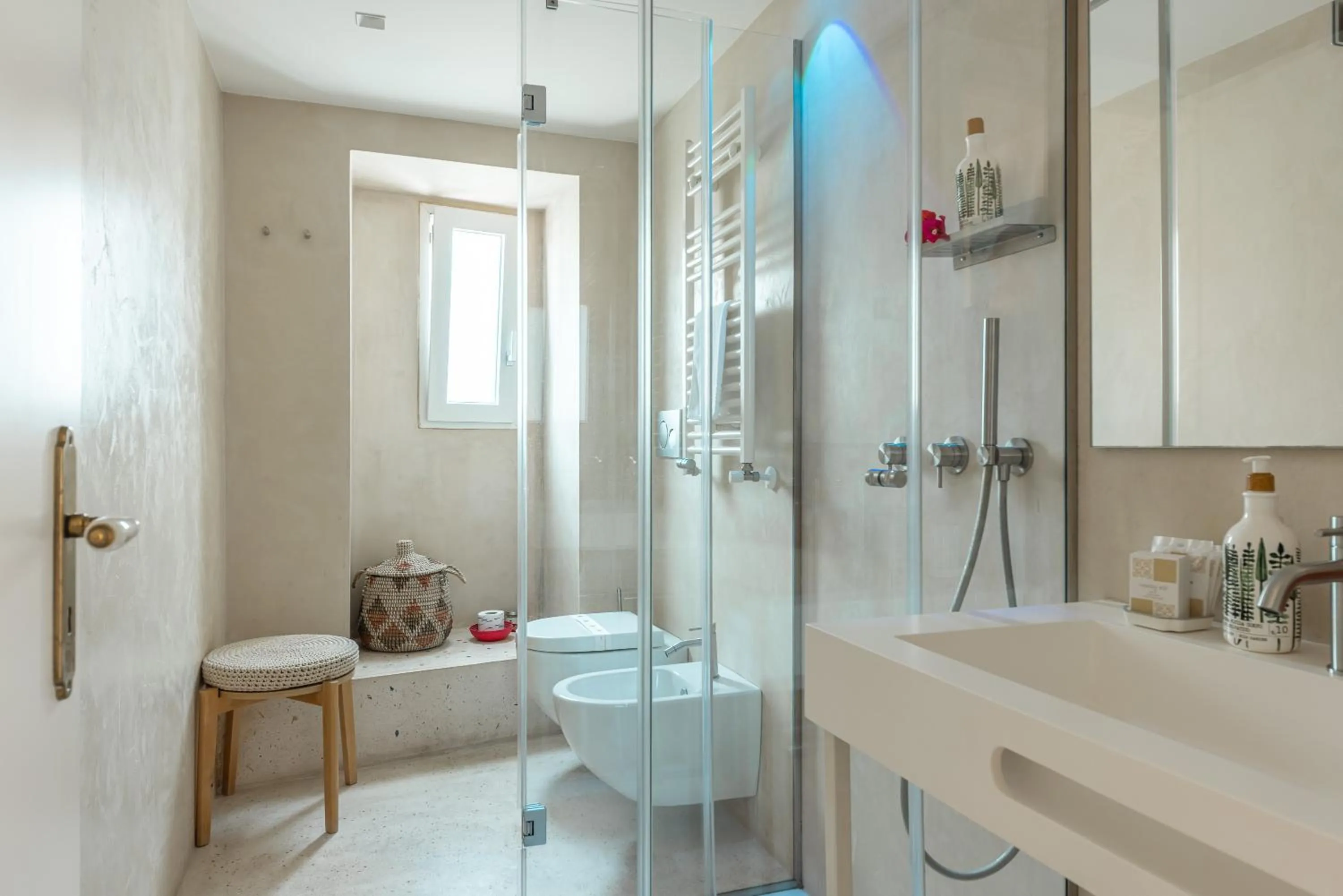 Shower in MandorleOlio