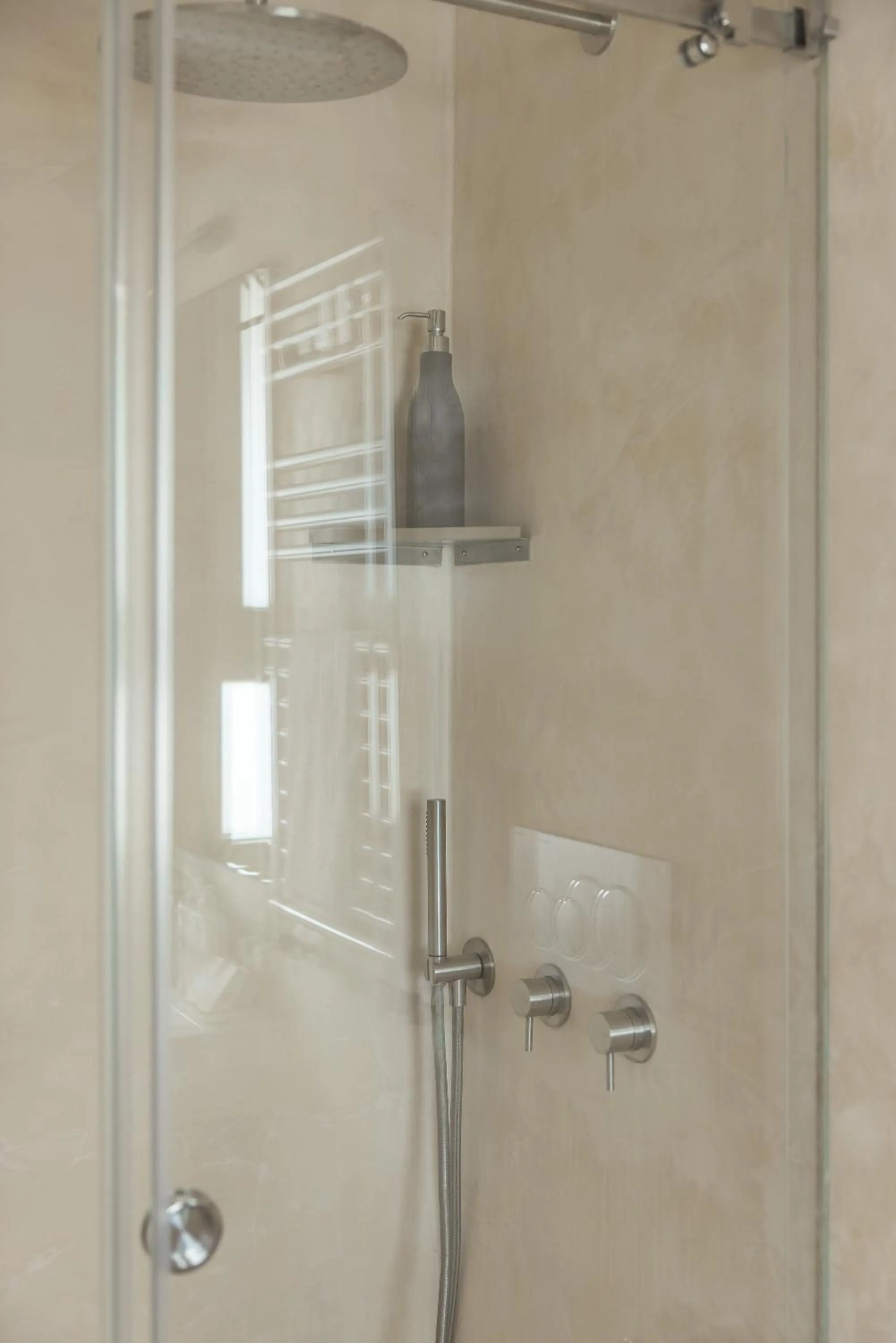 Shower in MandorleOlio