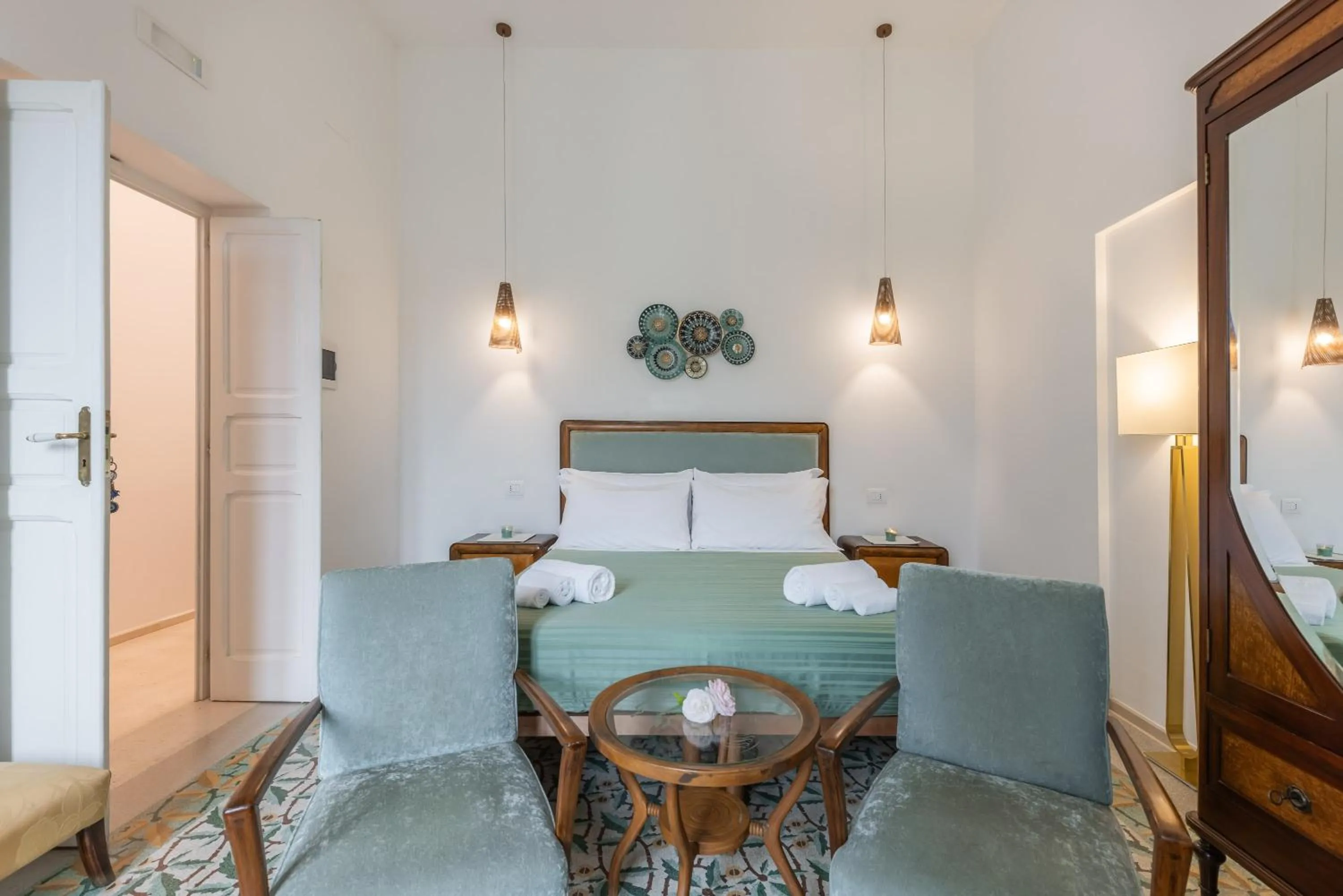 Photo of the whole room in MandorleOlio