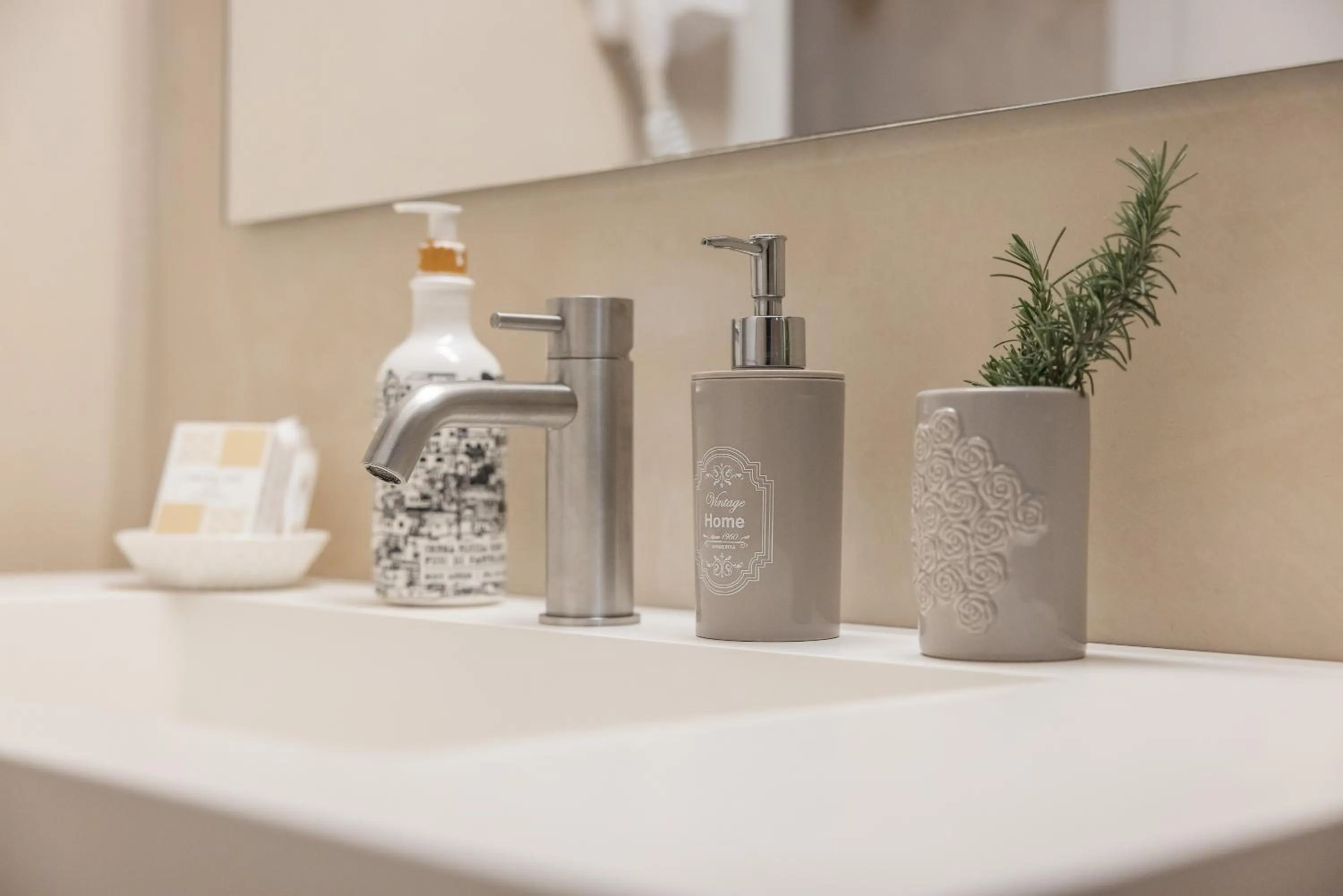 Bathroom in MandorleOlio