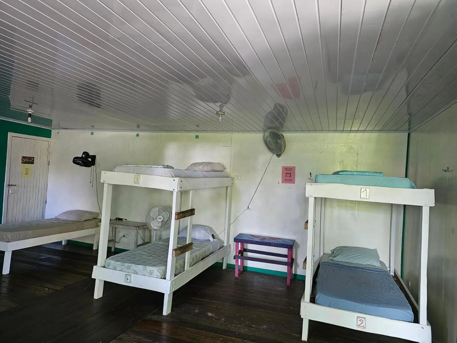 Photo of the whole room, Bed in Cabinas Tortuguero