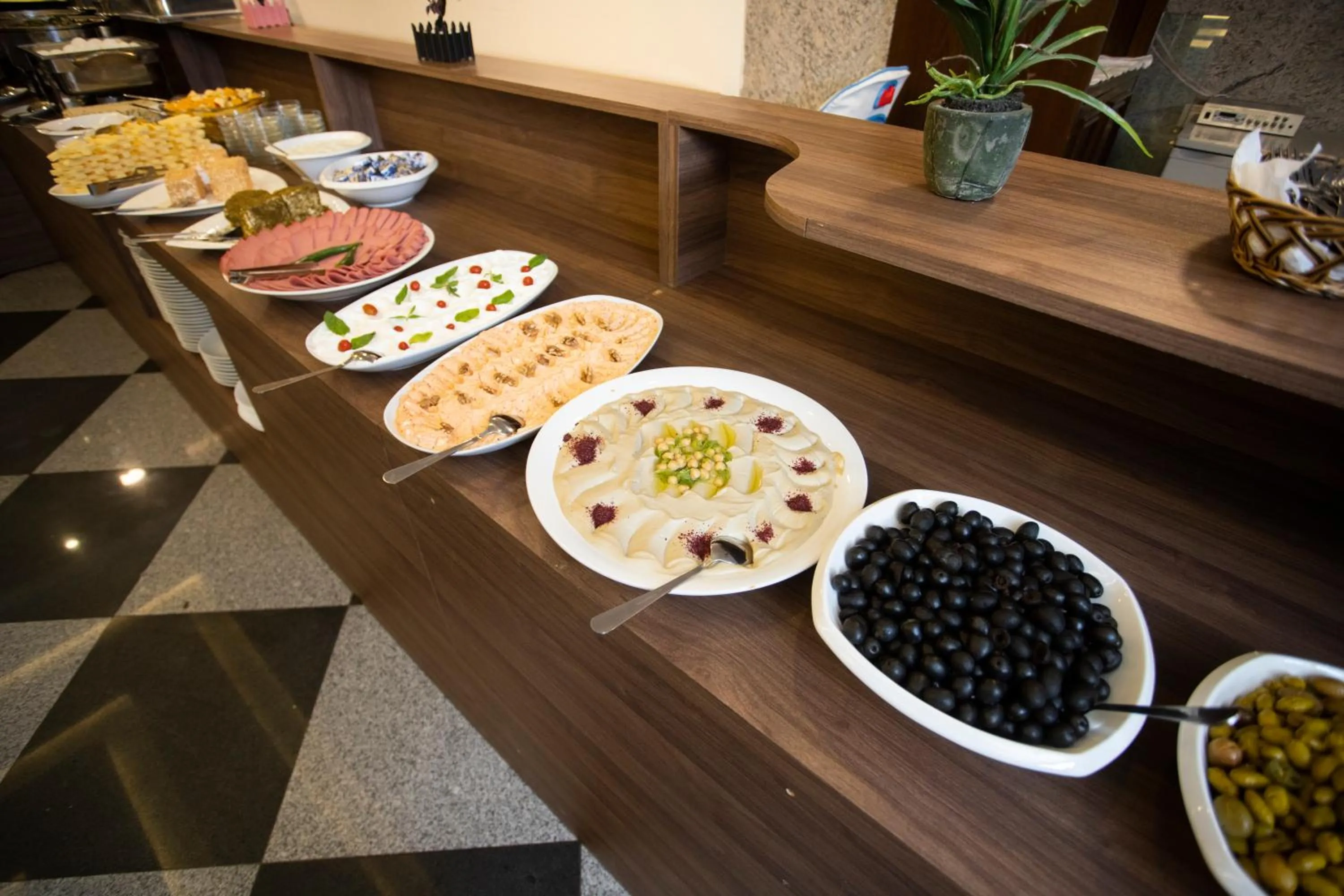 Restaurant/places to eat in Nairoukh Hotel Aqaba