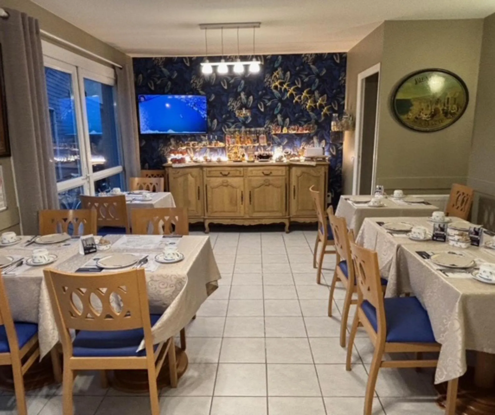 Breakfast in Contact hôtel - Hôtel Les Bleuets & SPA