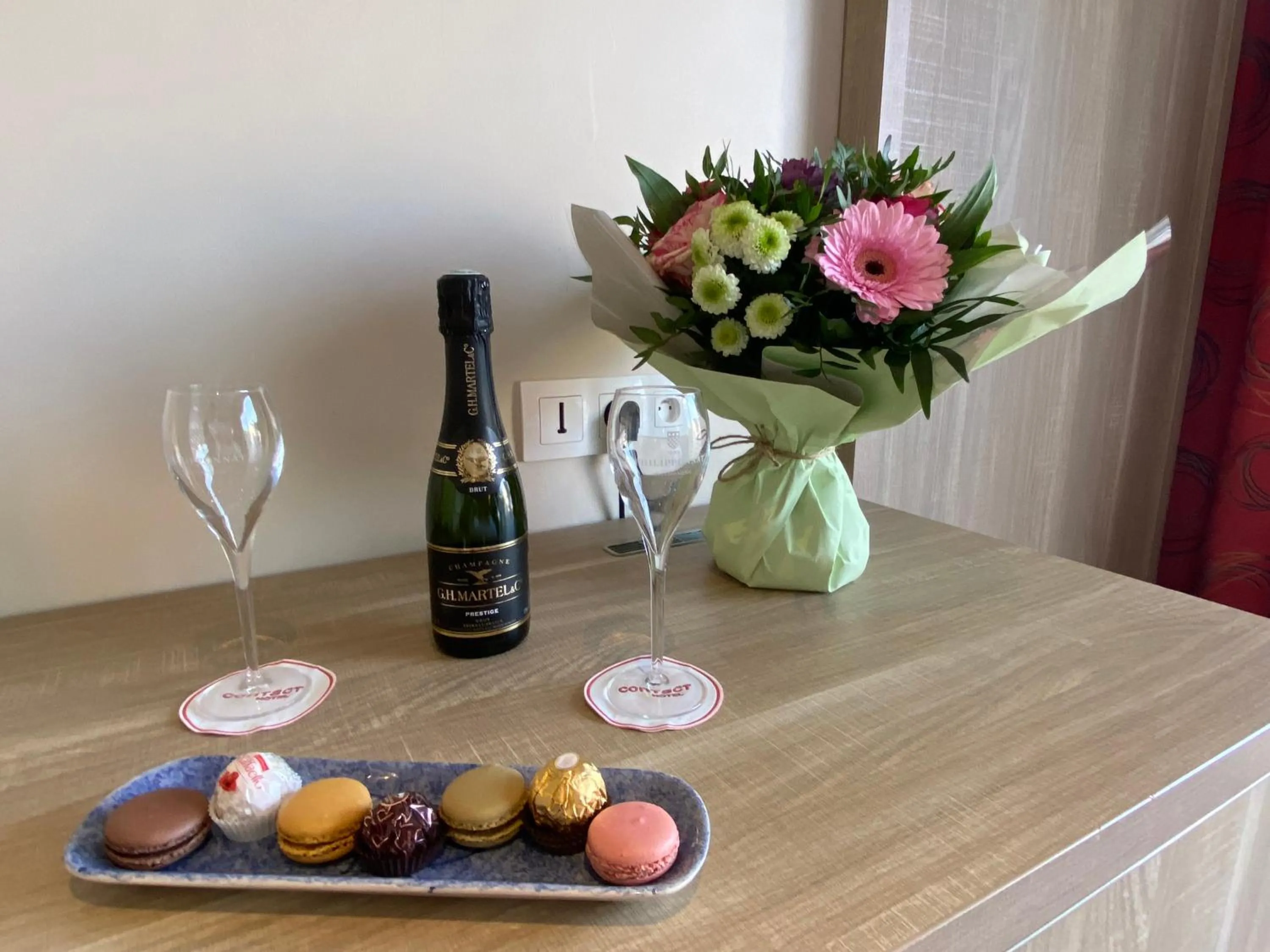 Drinks in Contact hôtel - Hôtel Les Bleuets & SPA