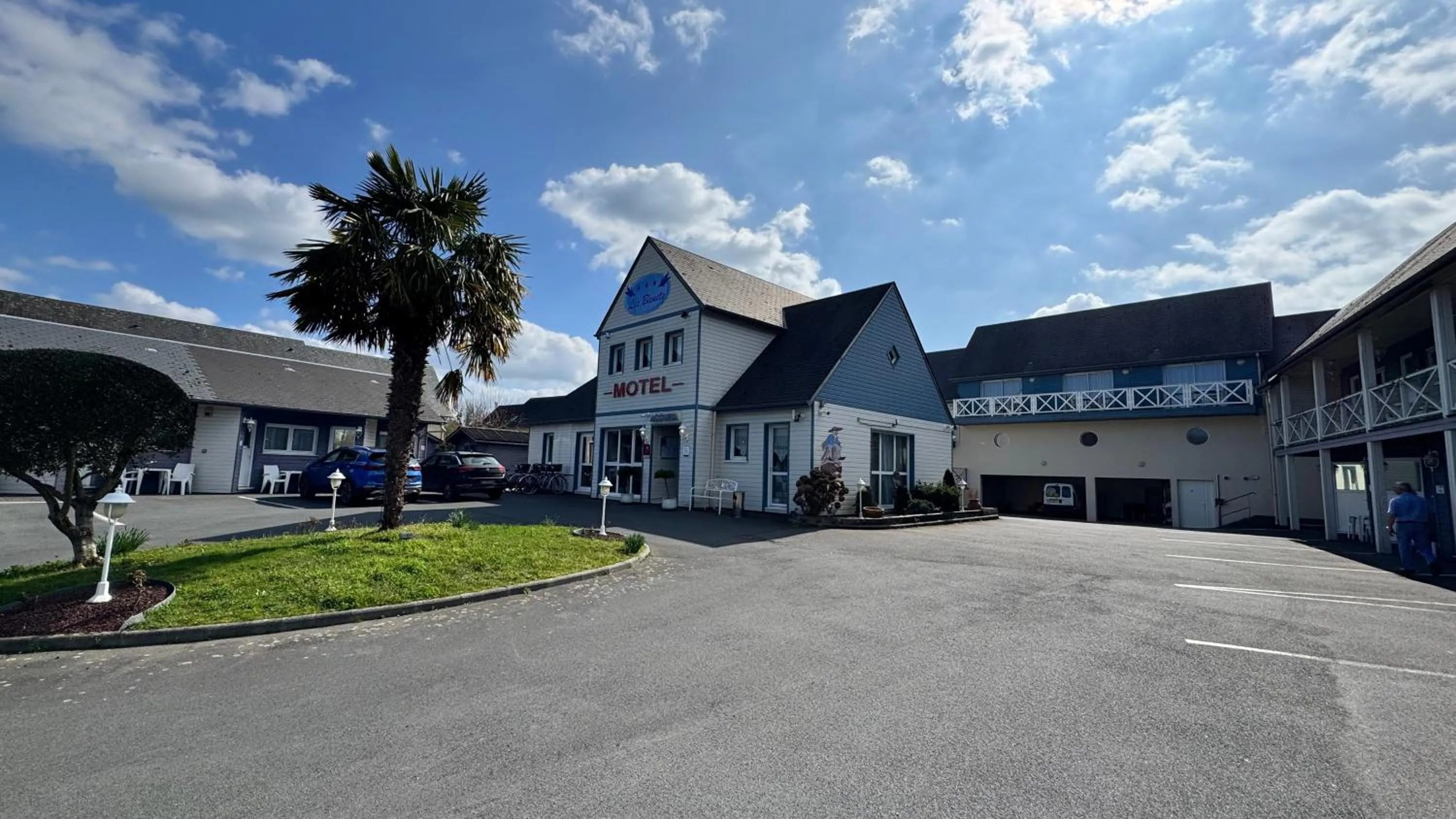 Facade/entrance in Contact hôtel - Hôtel Les Bleuets & SPA
