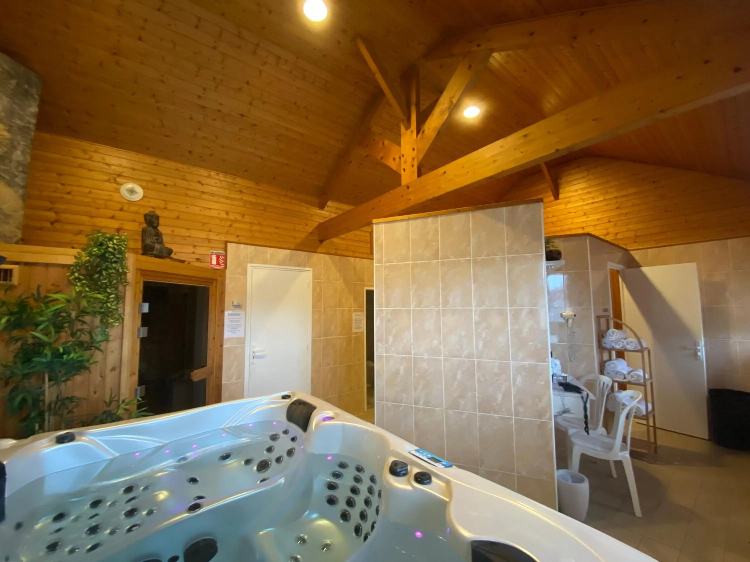 Activities in Contact hôtel - Hôtel Les Bleuets & SPA