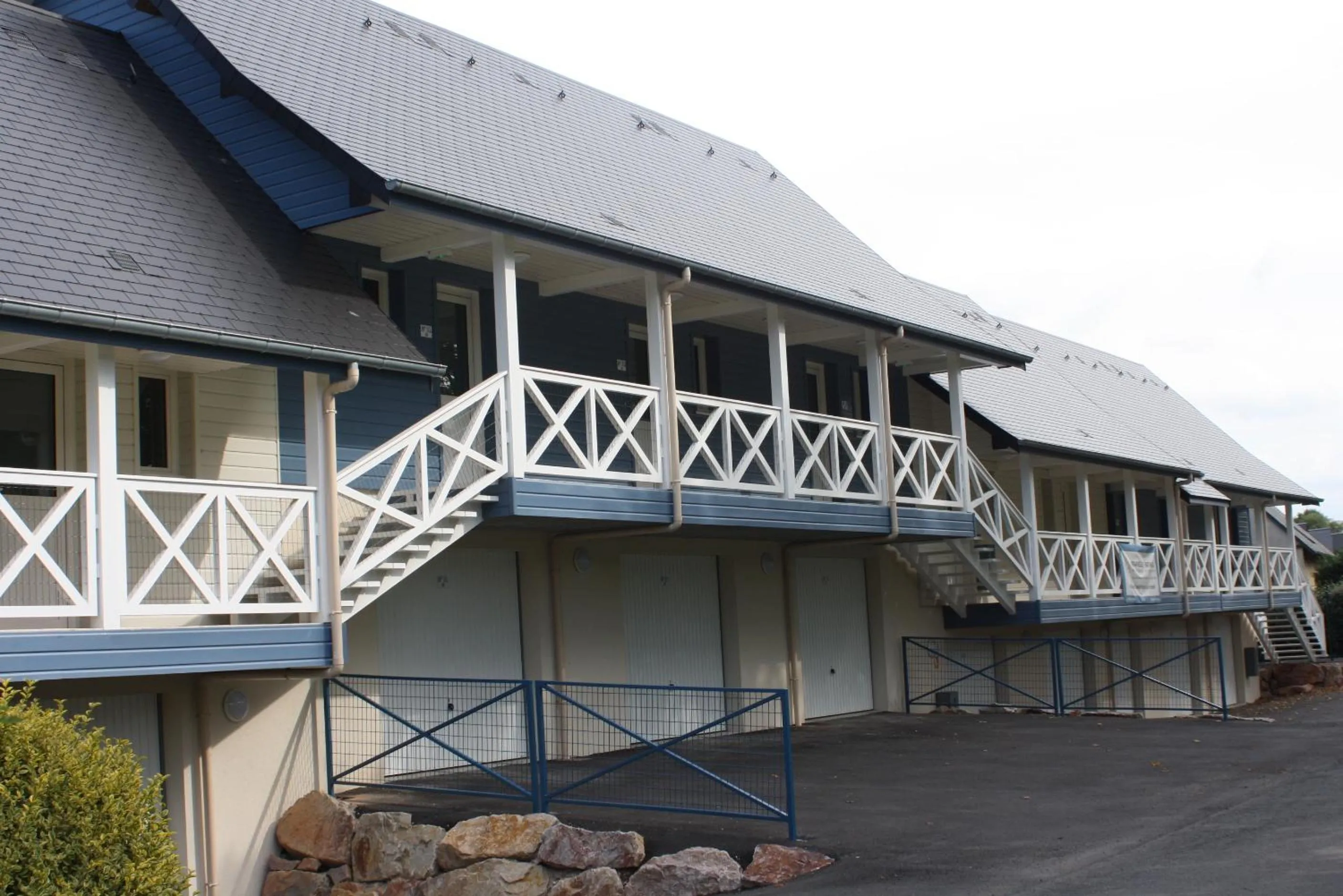 Facade/entrance in Contact hôtel - Hôtel Les Bleuets & SPA