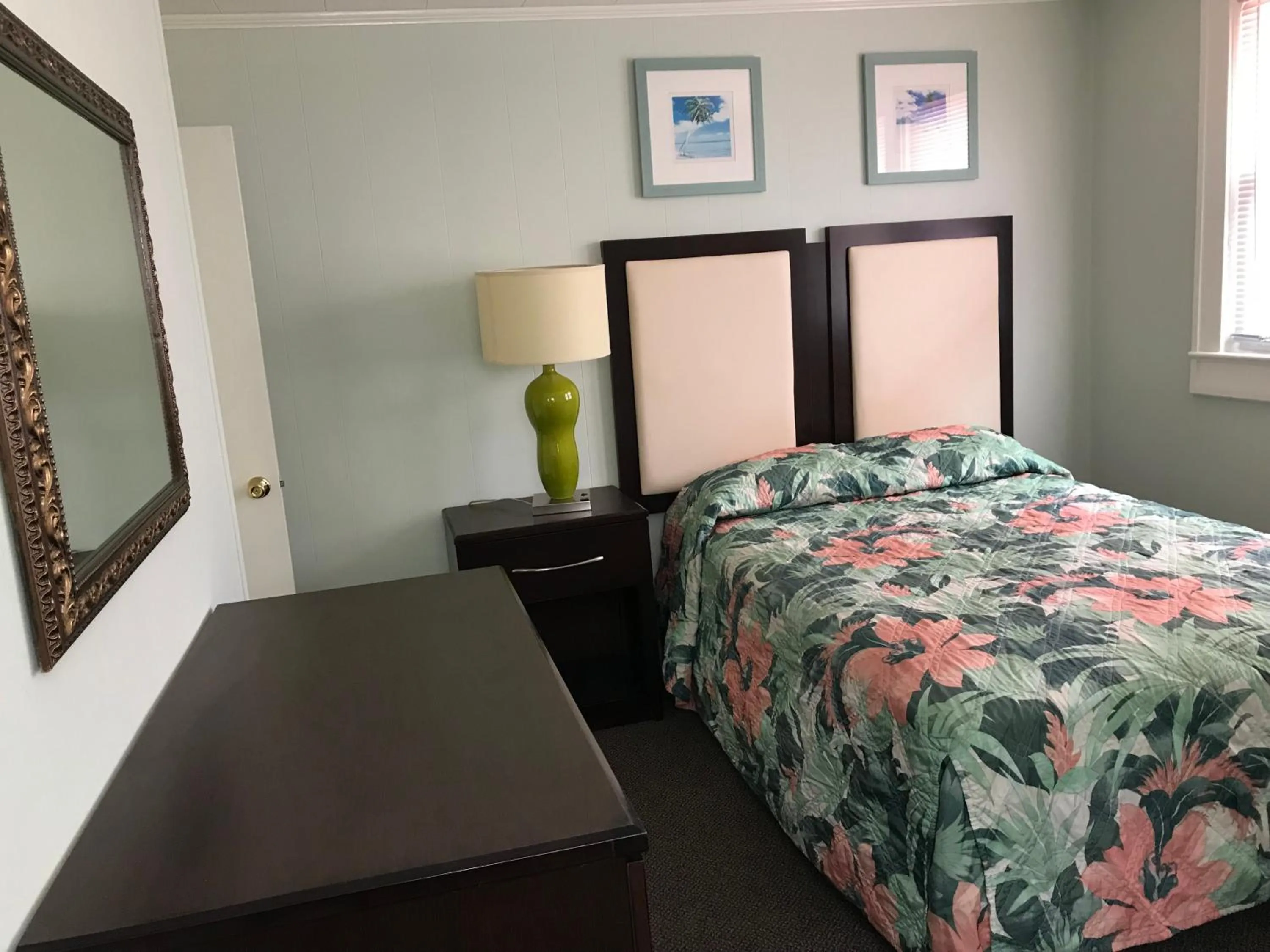 Bedroom, Bed in Mallard Apartments