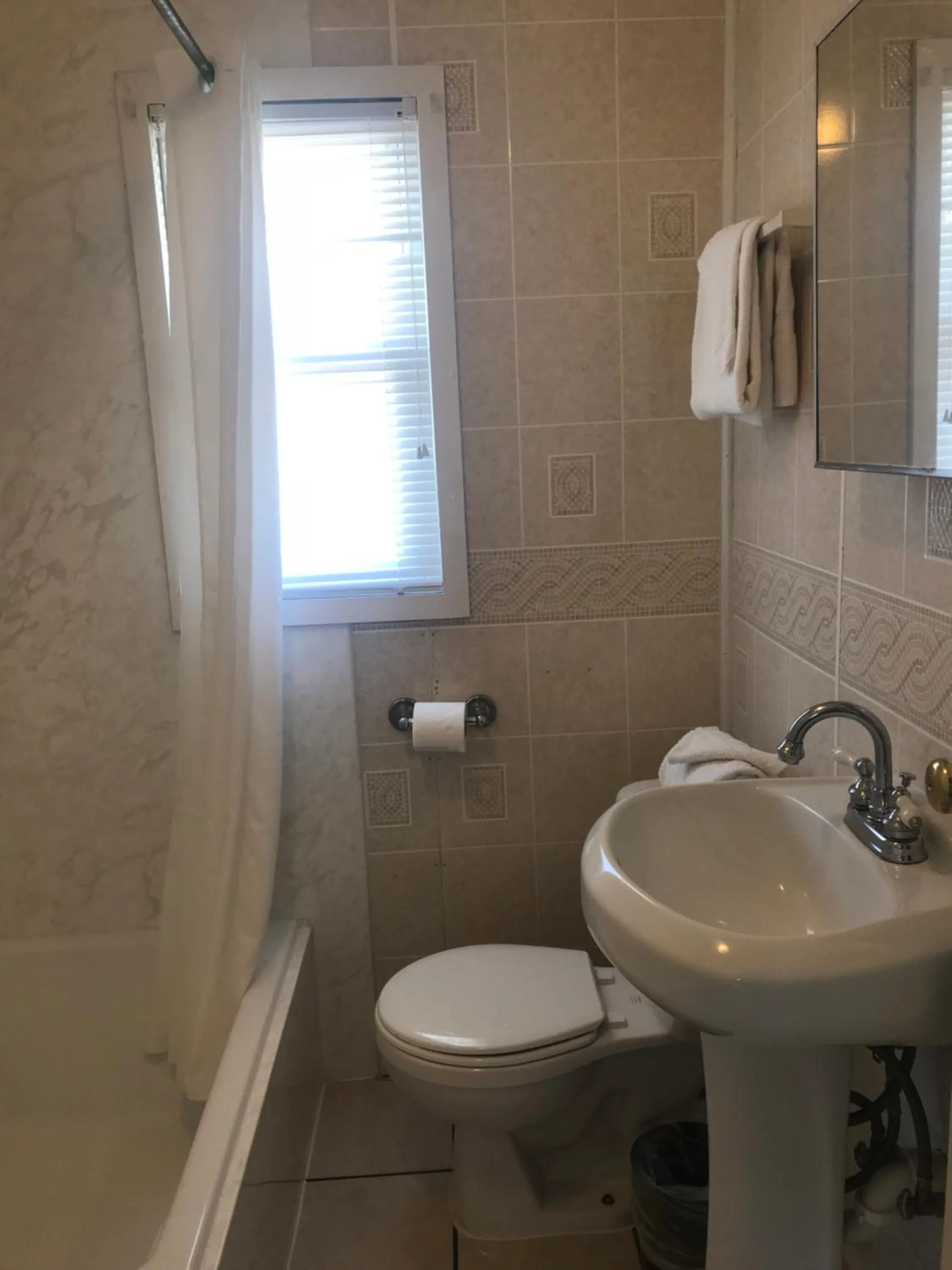 Shower in Mallard Apartments