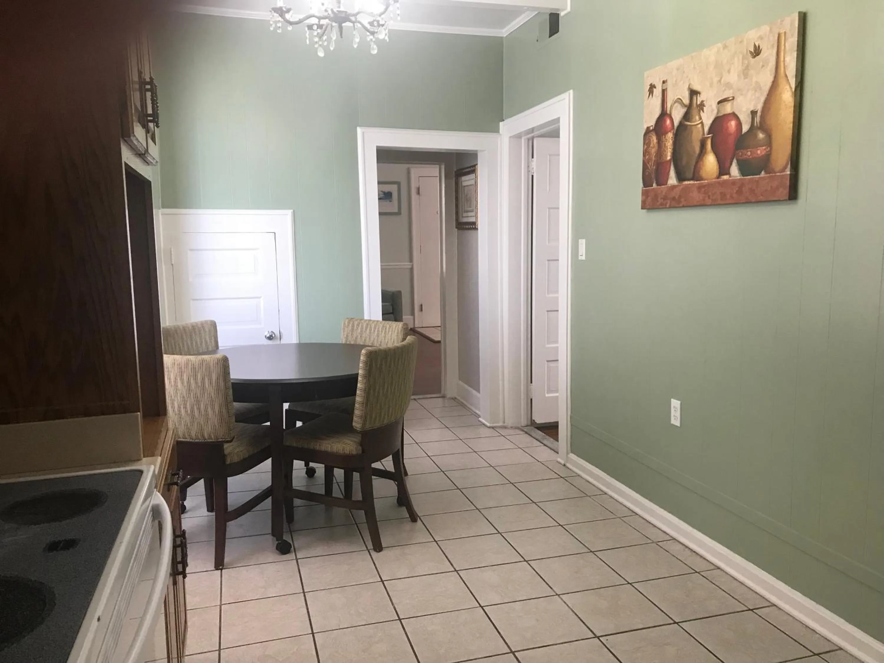 Dining area in Mallard Apartments