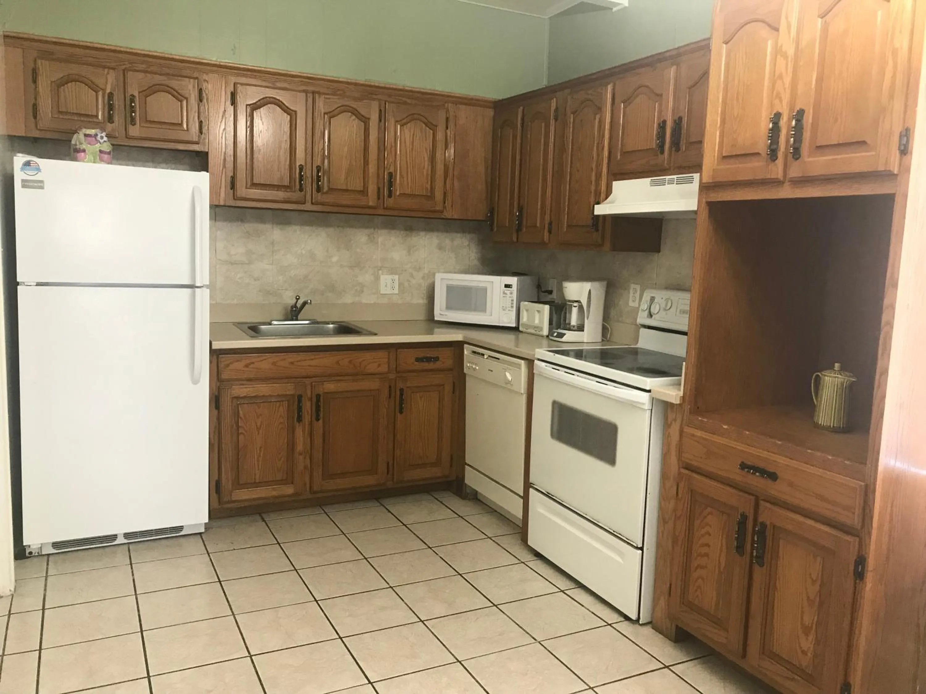 Kitchen or kitchenette in Mallard Apartments