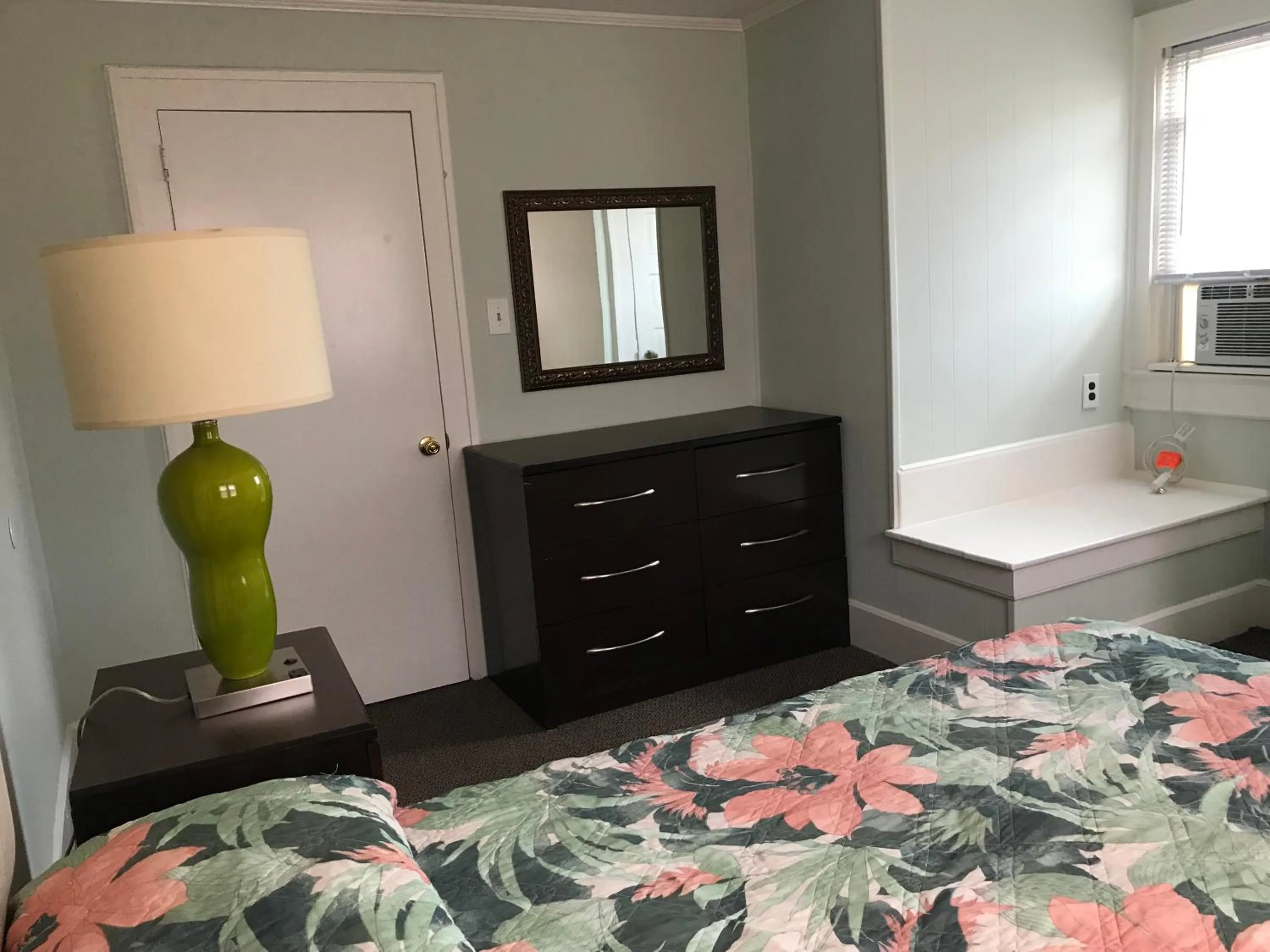 Bedroom, Bed in Mallard Apartments