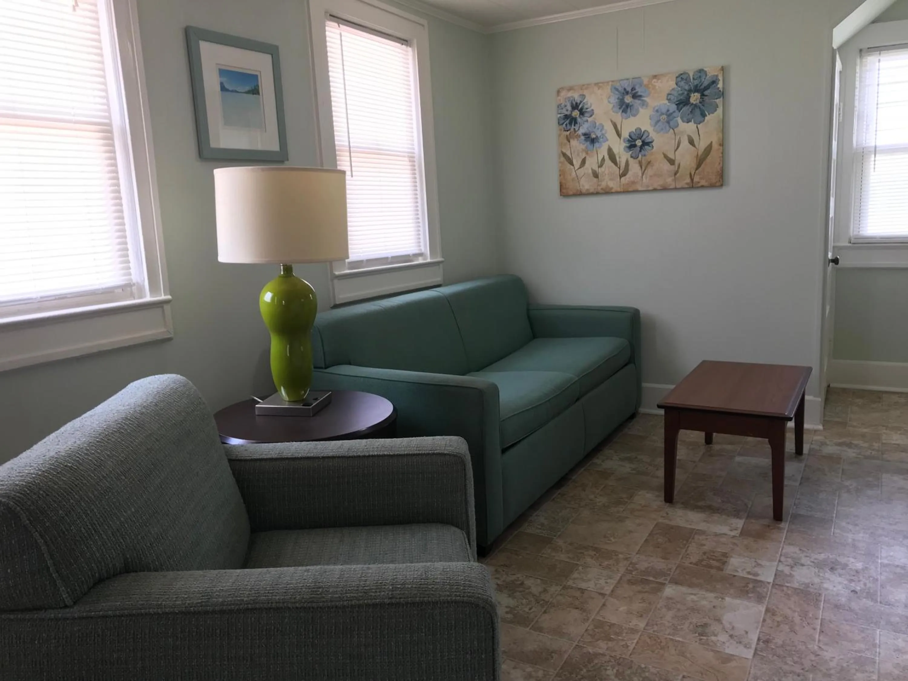 Living room in Mallard Apartments