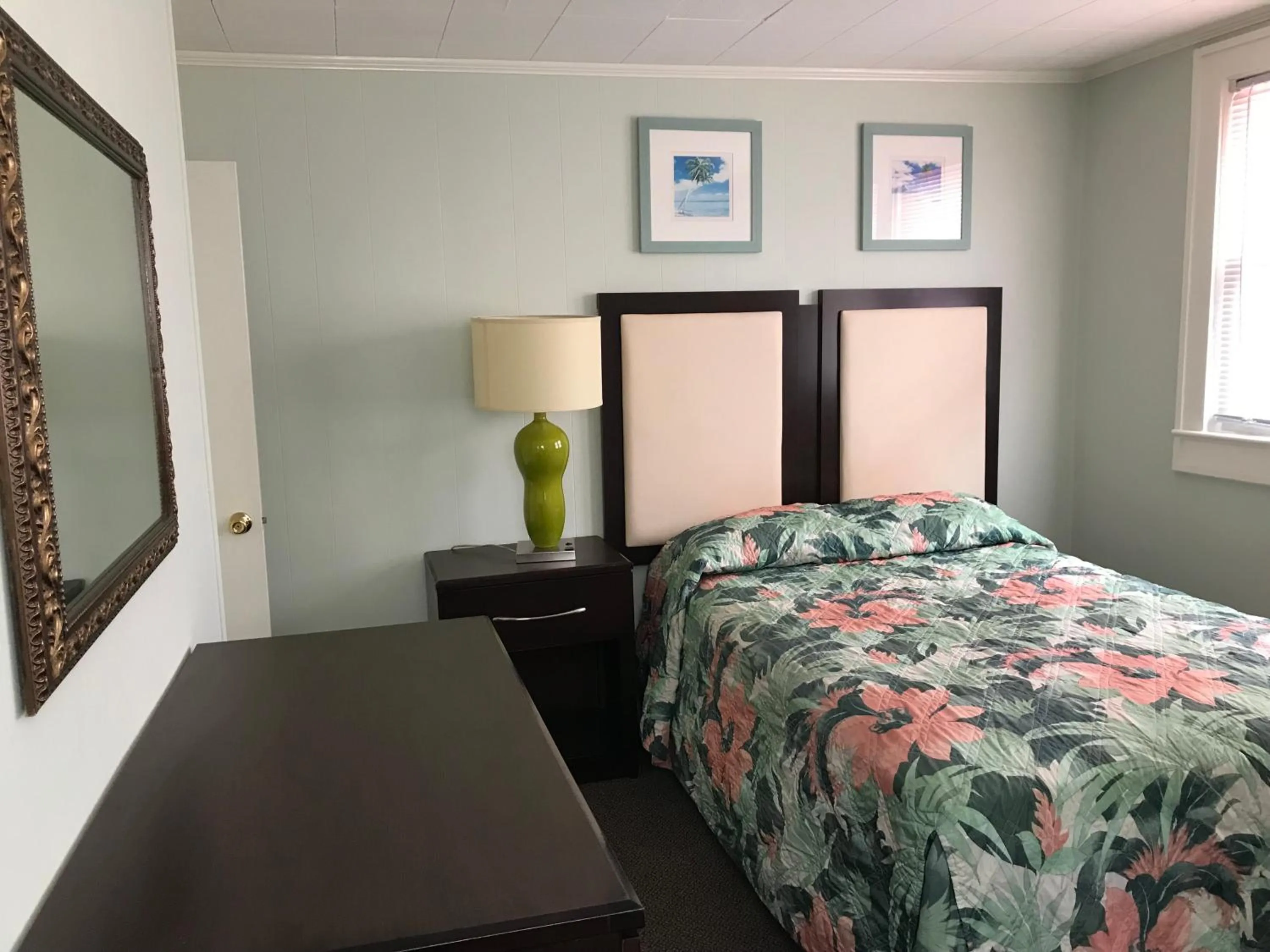 Bedroom, Bed in Mallard Apartments