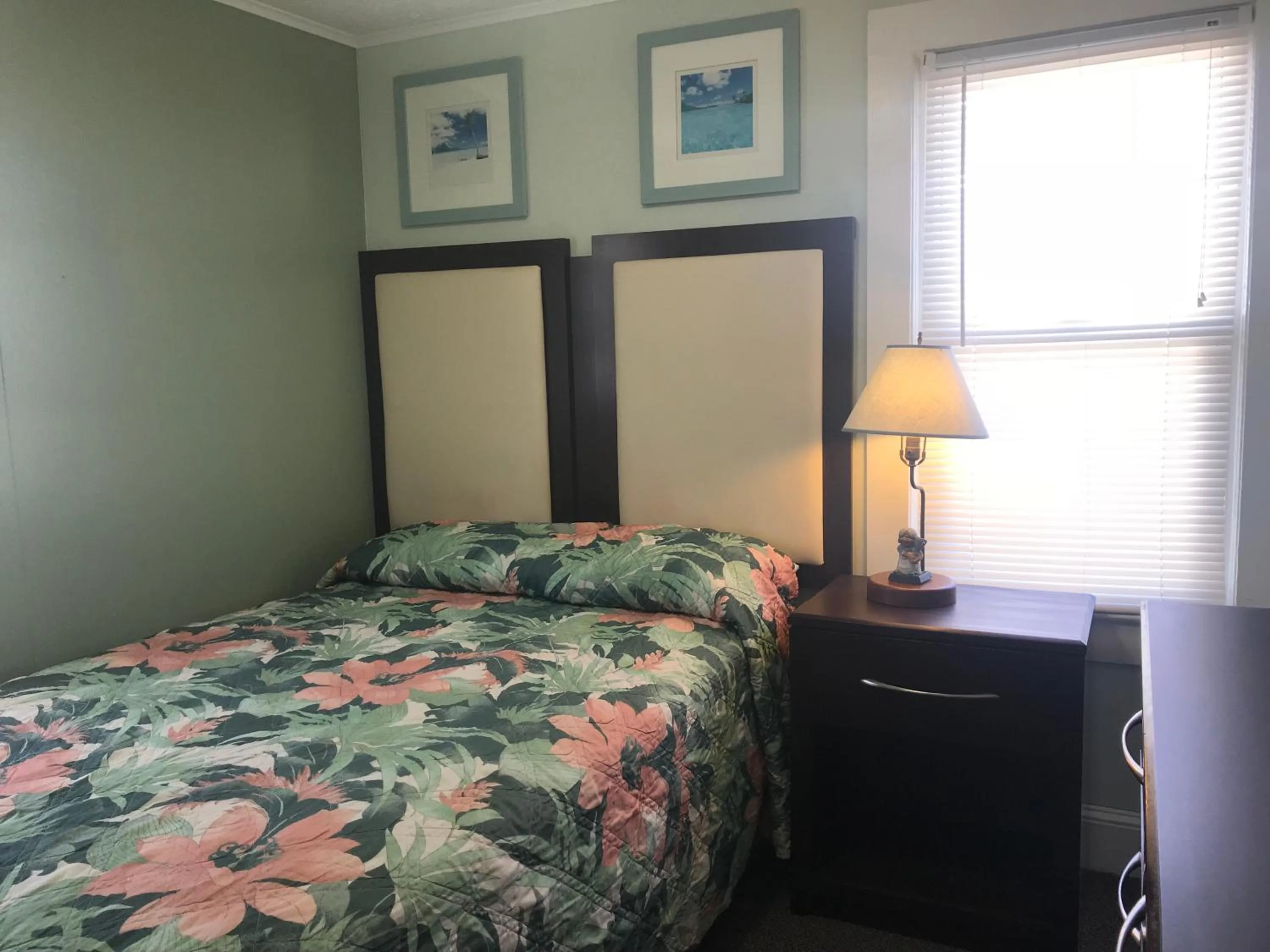 Bedroom, Bed in Mallard Apartments