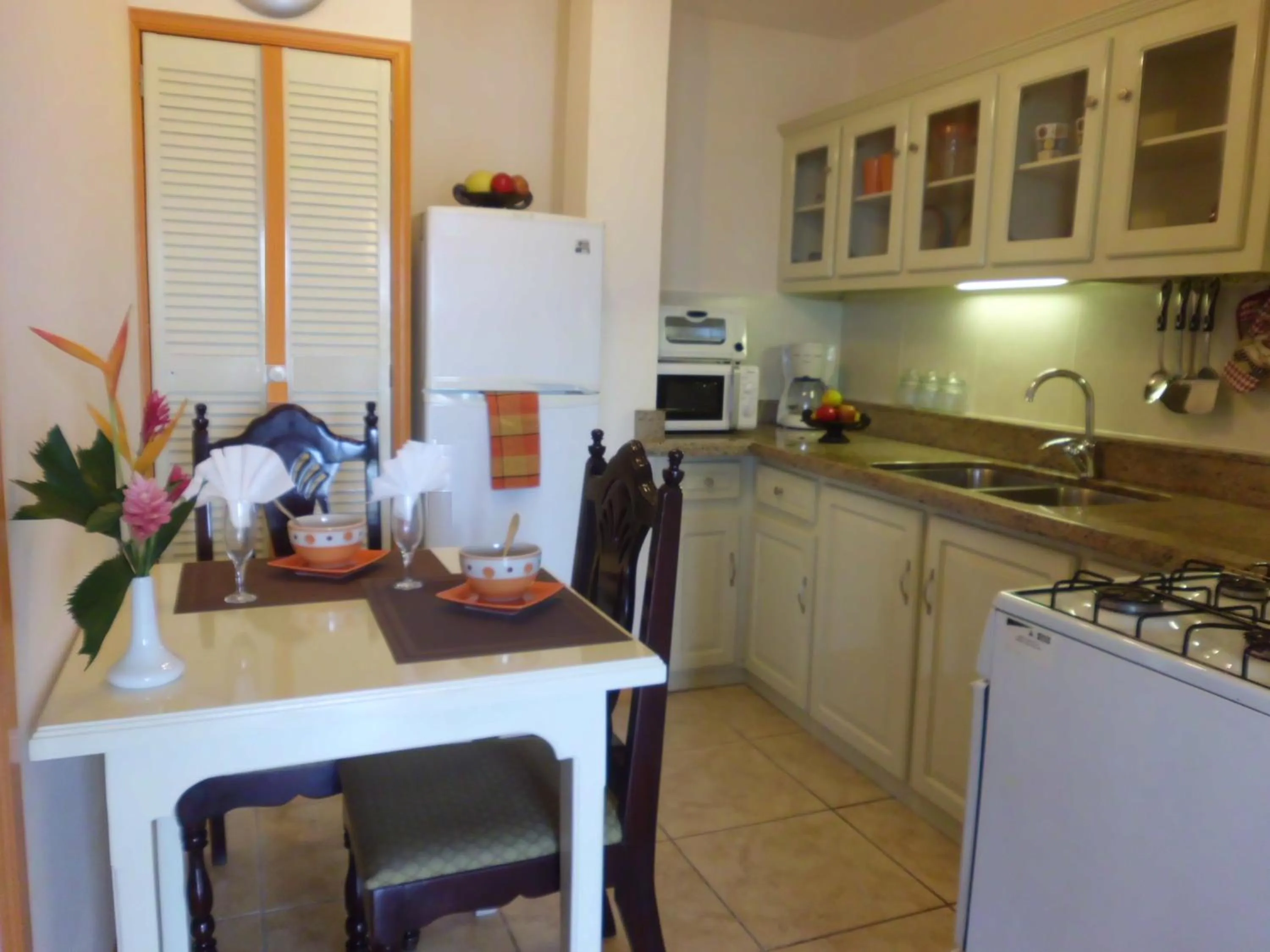 Dining area in Bayside Villa St. Lucia