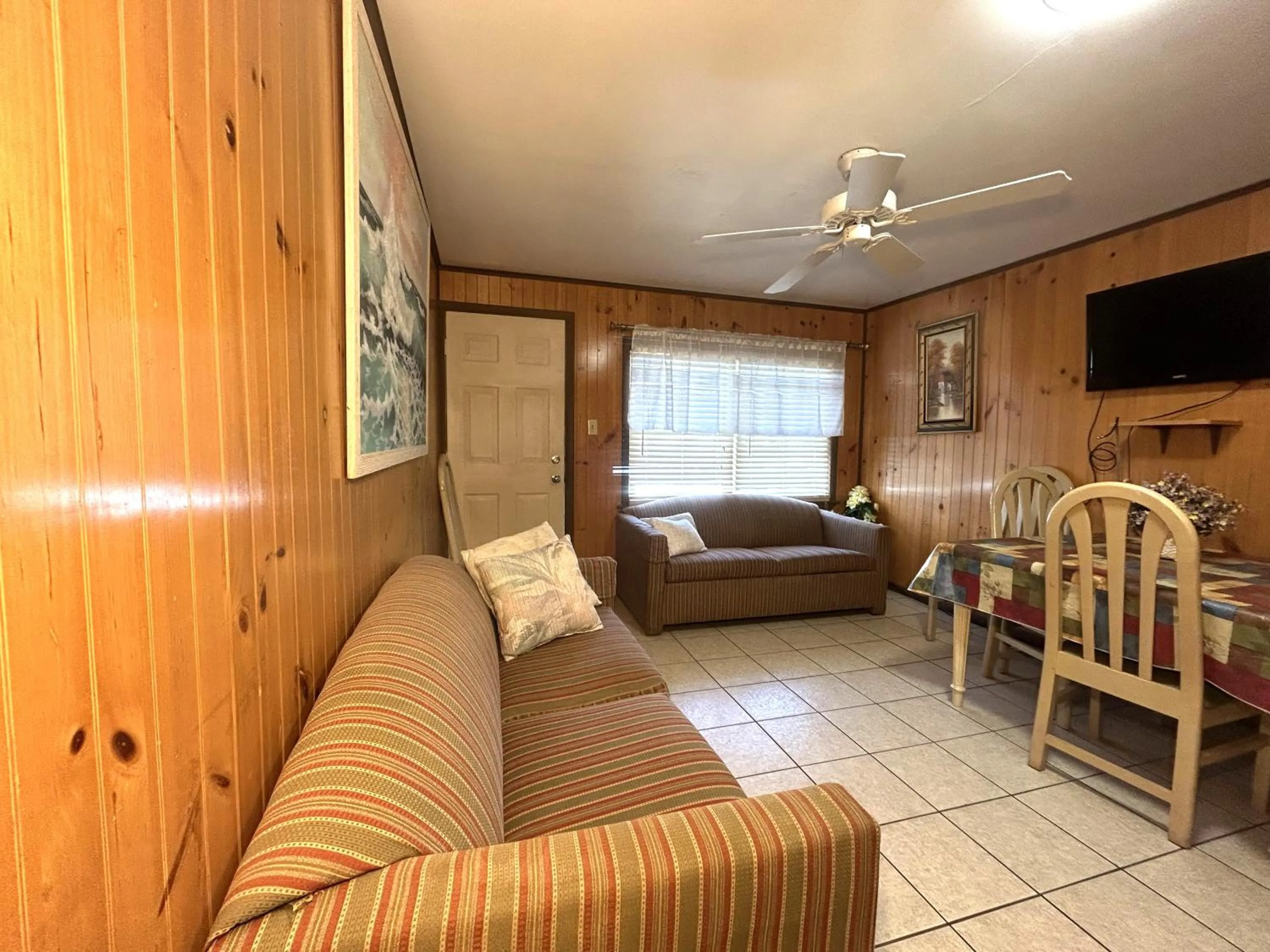 Photo of the whole room in Wilmington Terrace