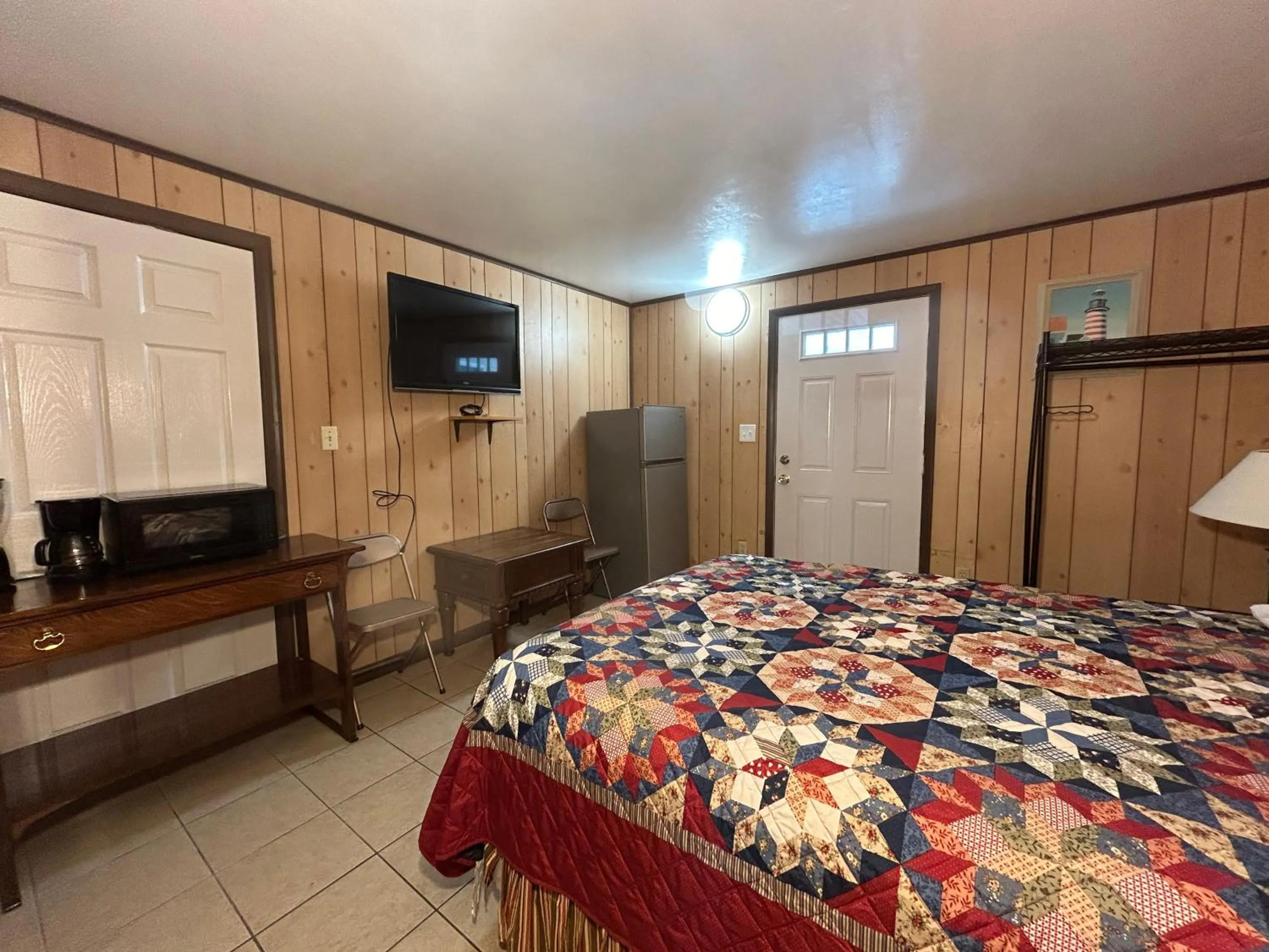 Photo of the whole room, Bed in Wilmington Terrace