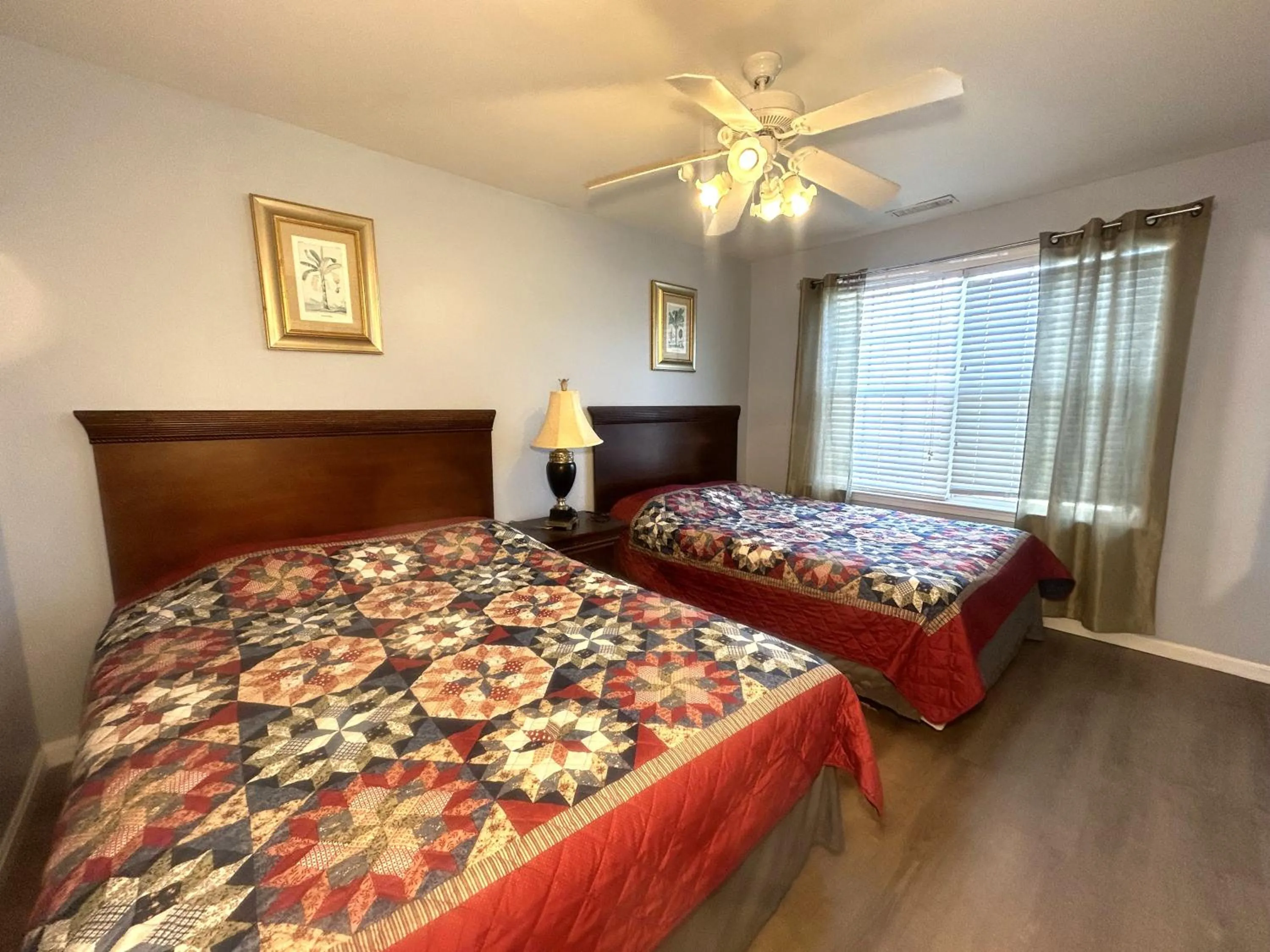 Photo of the whole room, Bed in Wilmington Terrace