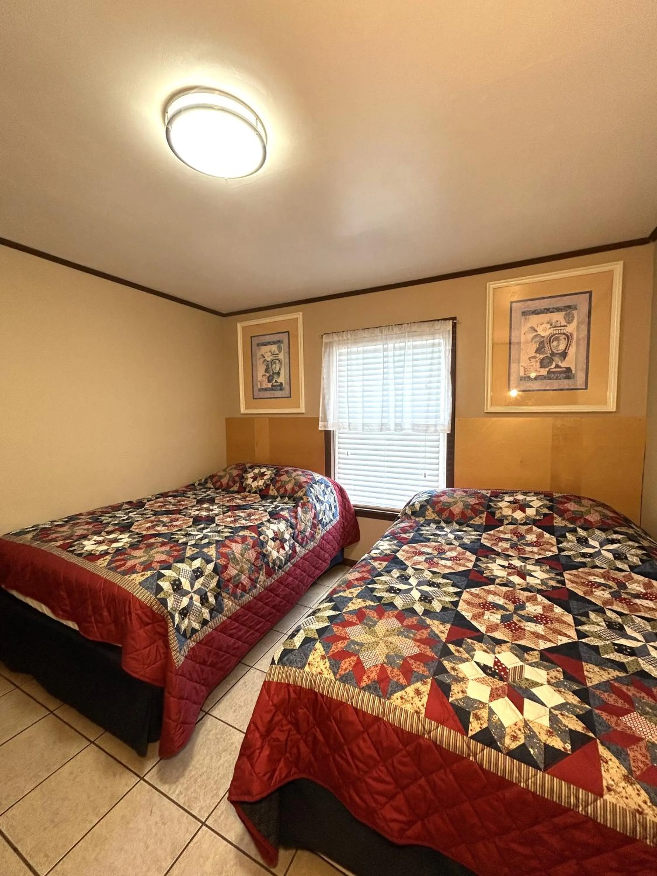 Photo of the whole room, Bed in Wilmington Terrace