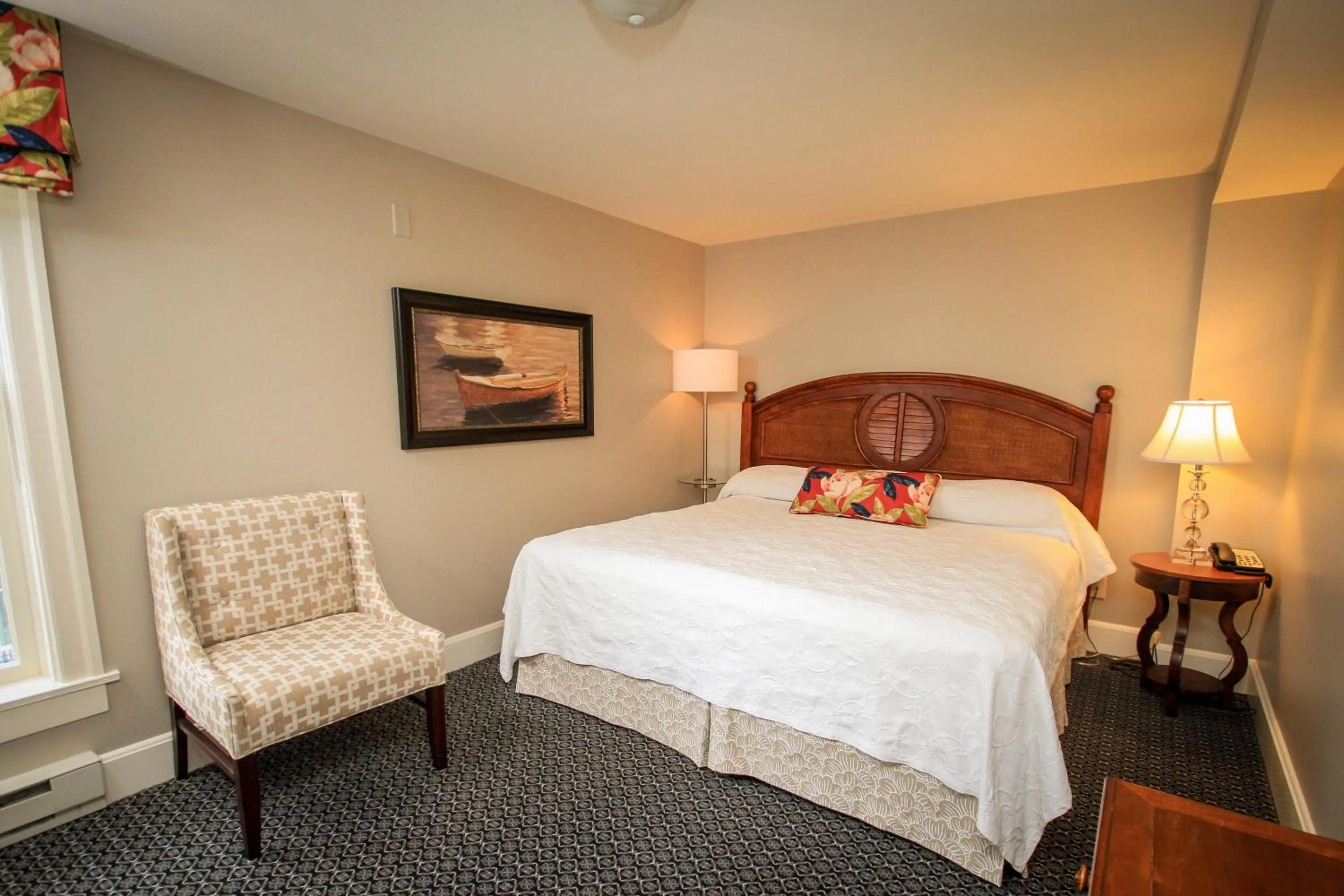 Bed in Harbour View Inn