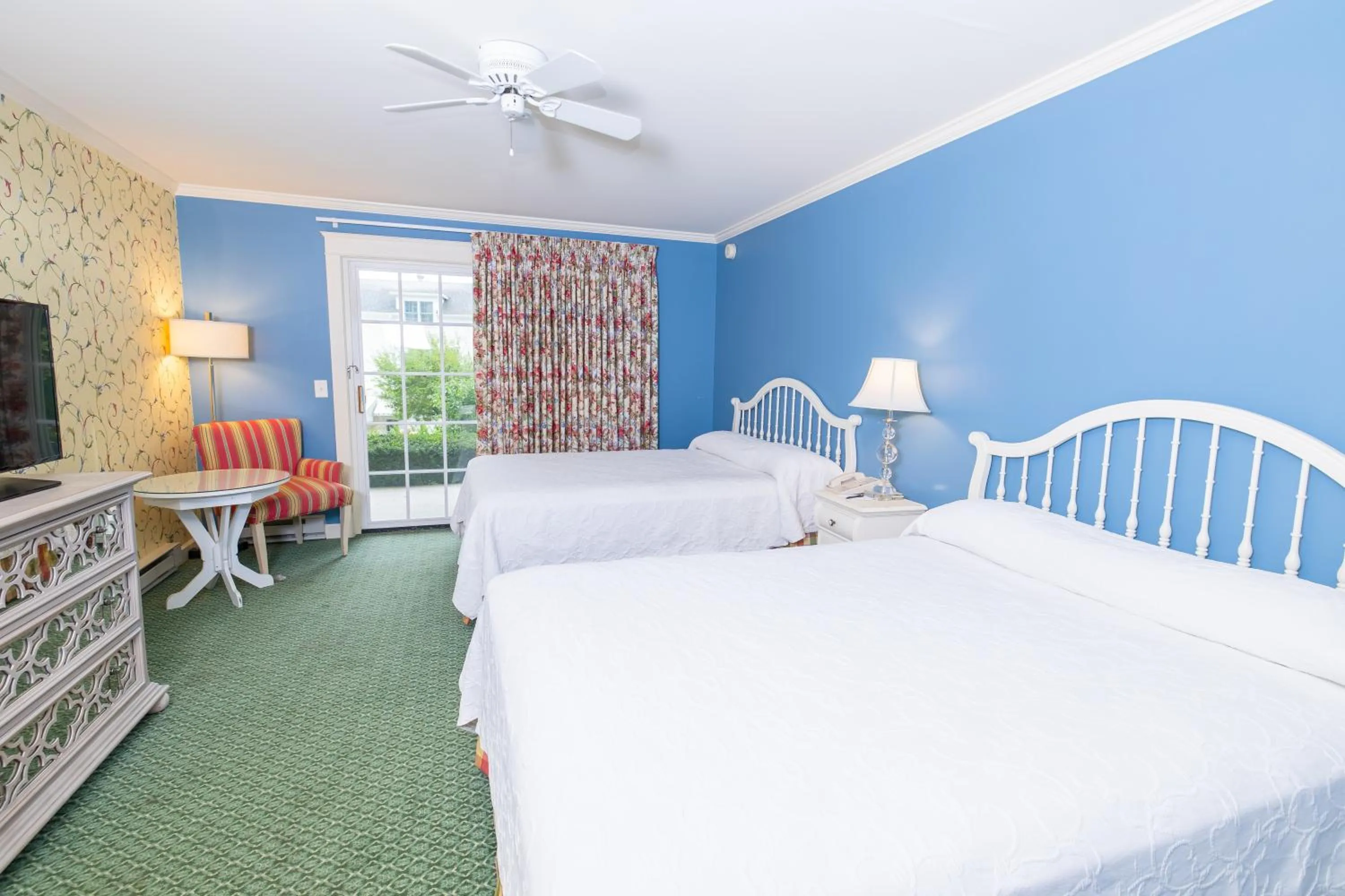 Bedroom in Harbour View Inn