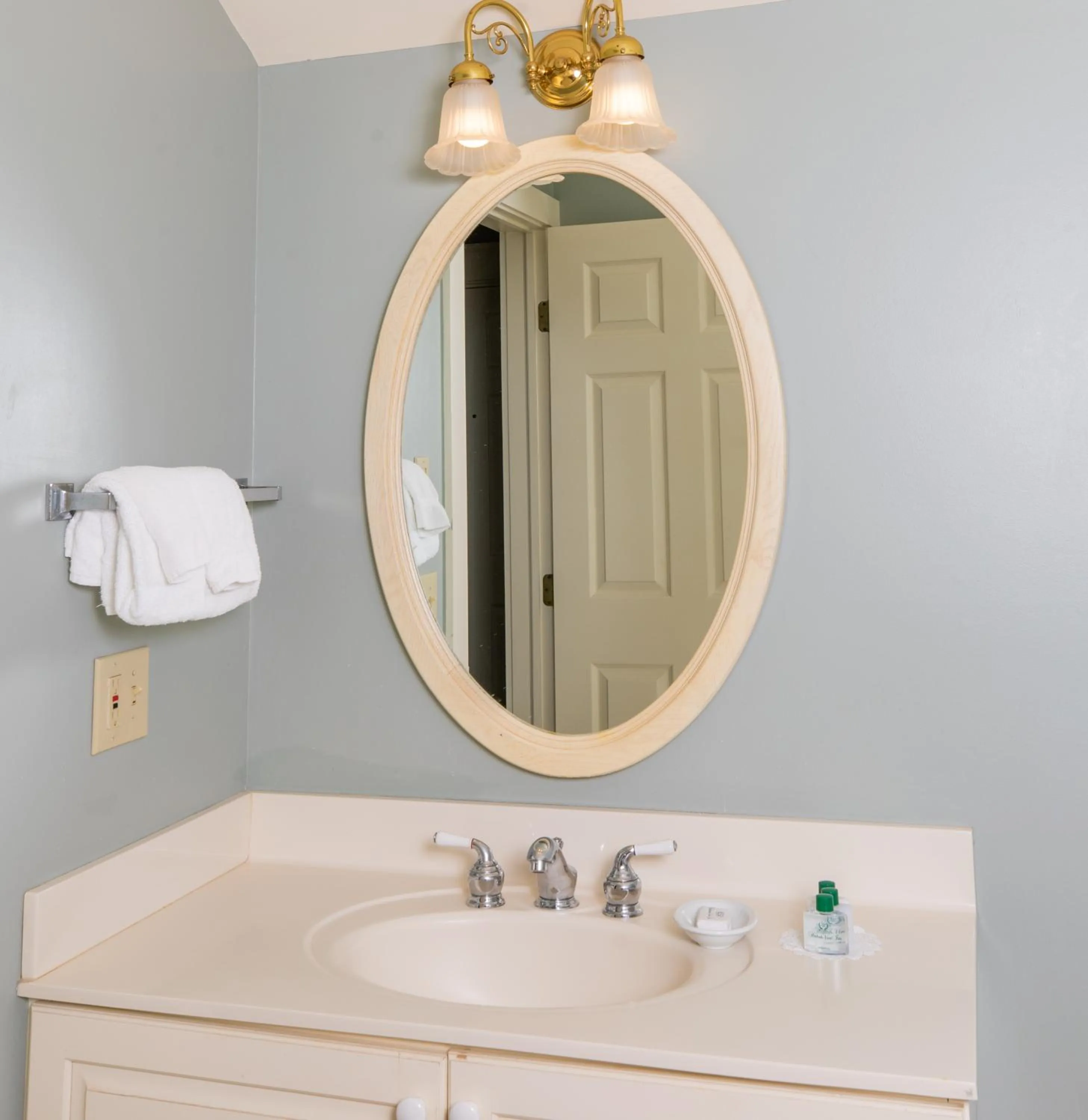 Bathroom in Harbour View Inn