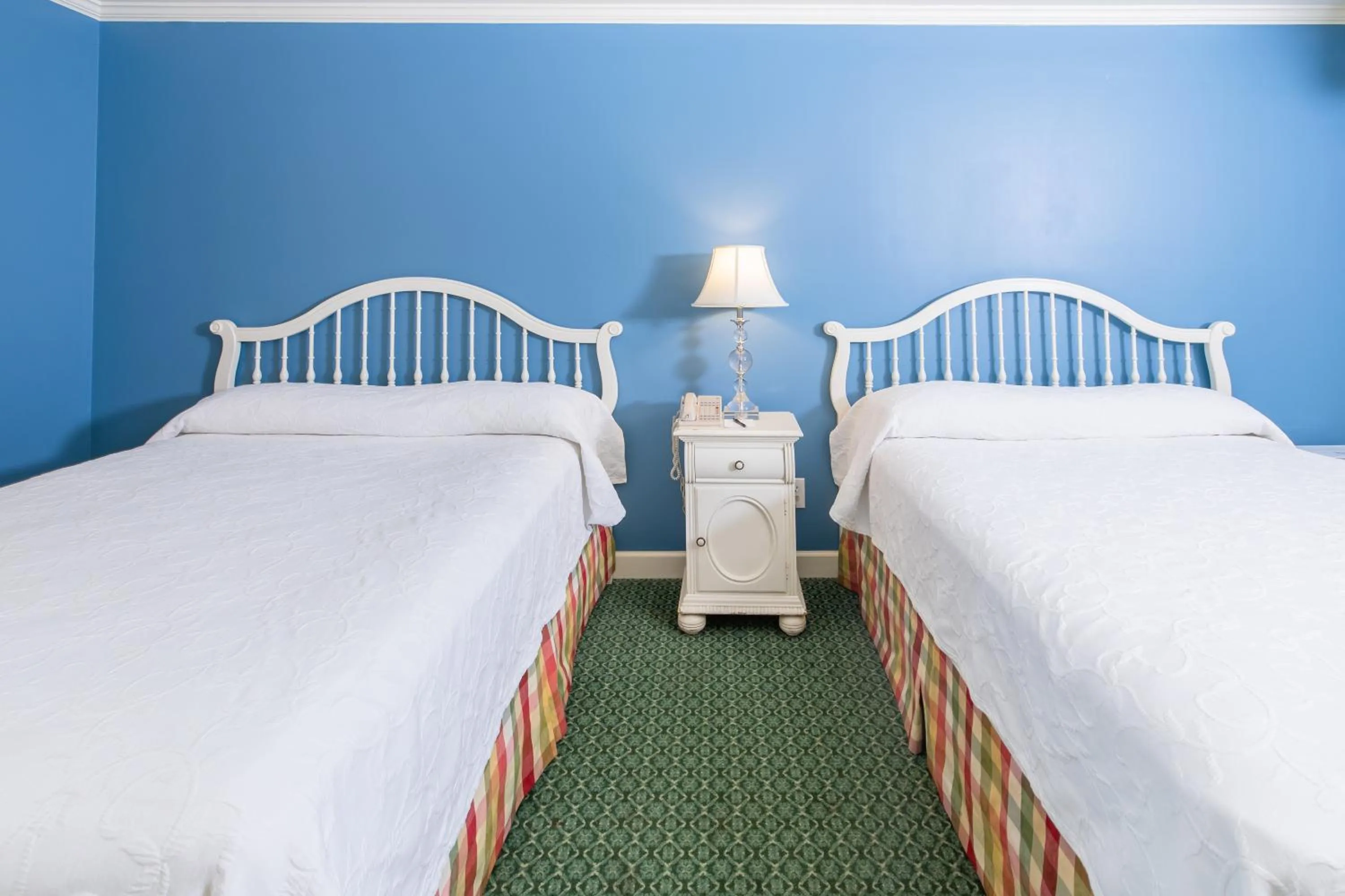 Bed in Harbour View Inn