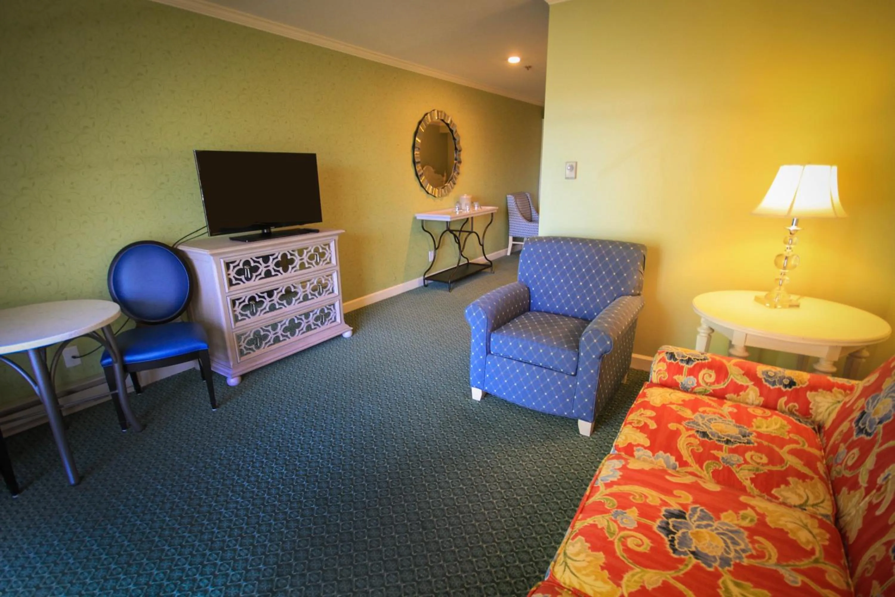 Living room in Harbour View Inn