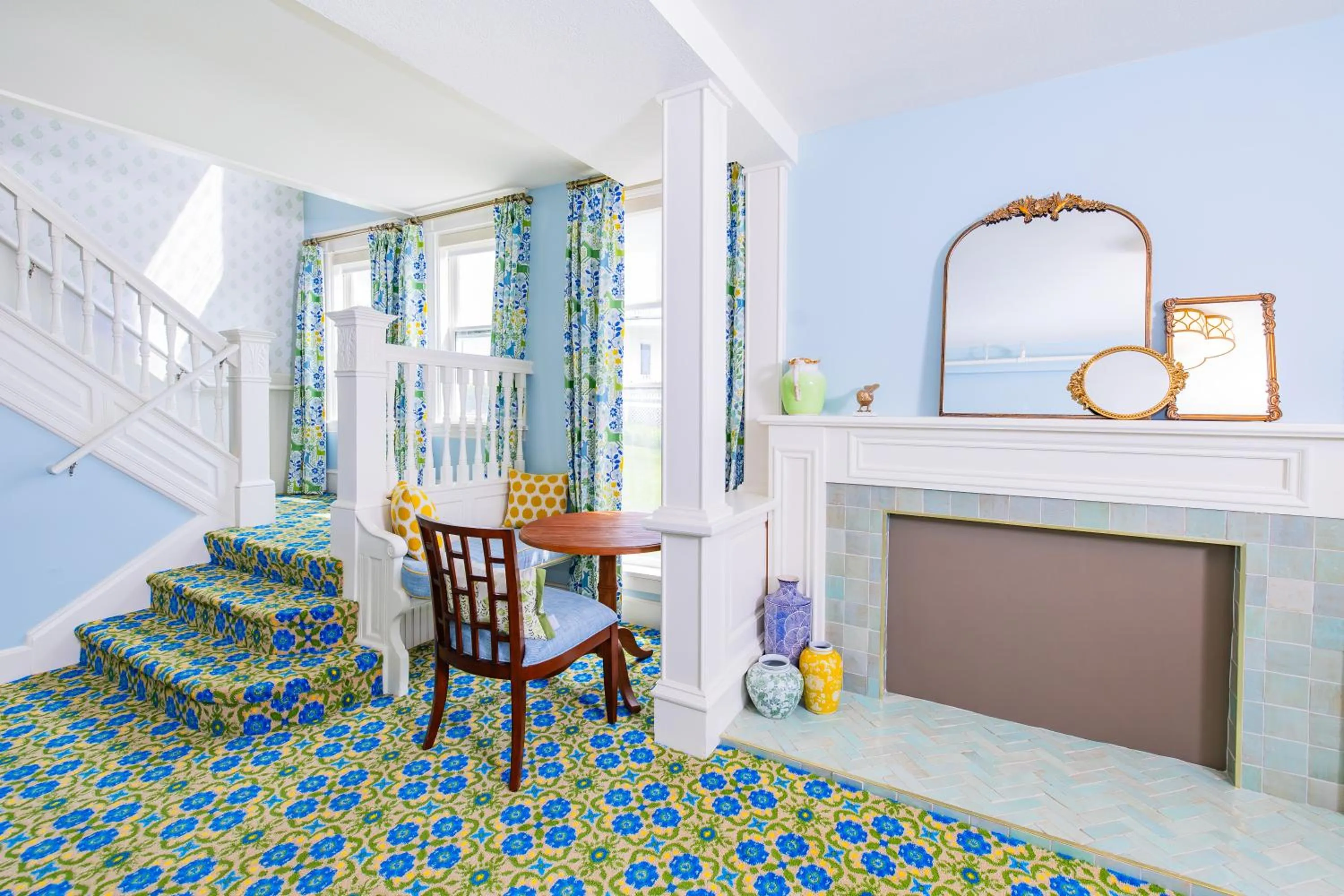 Seating area in Harbour View Inn