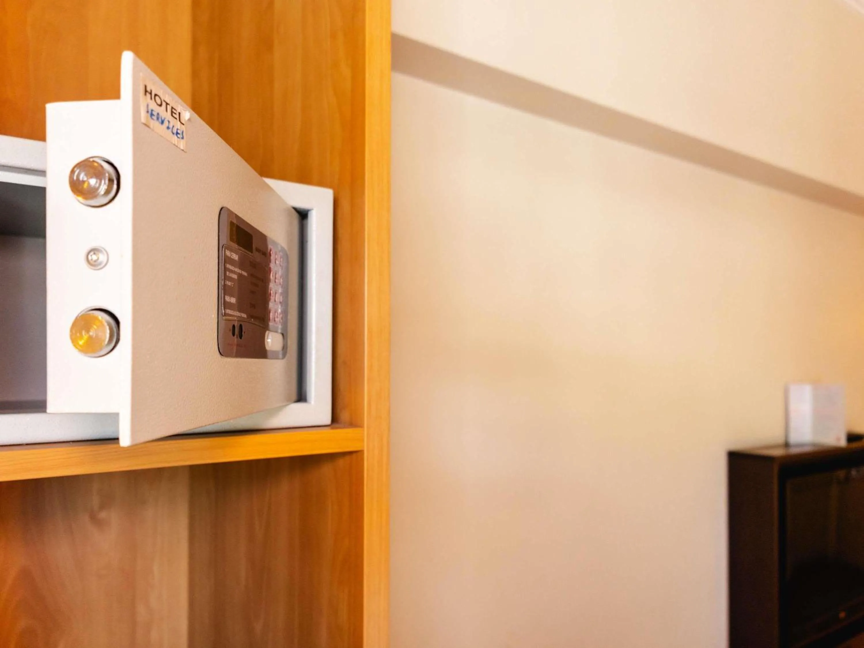 Bedroom in ibis Valparaiso