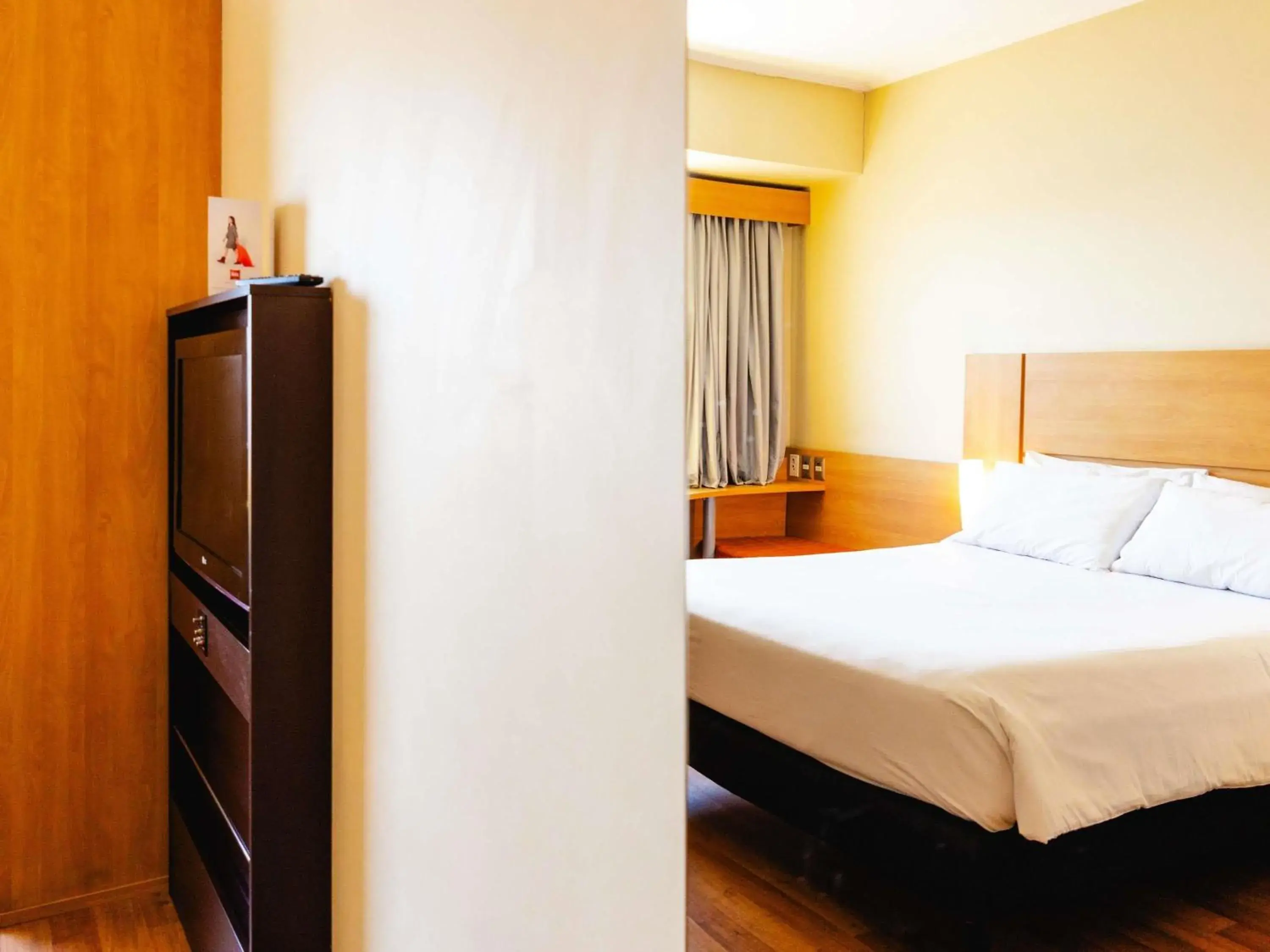 Bedroom, Bed in ibis Valparaiso Bedroom, Bed in ibis Valparaiso