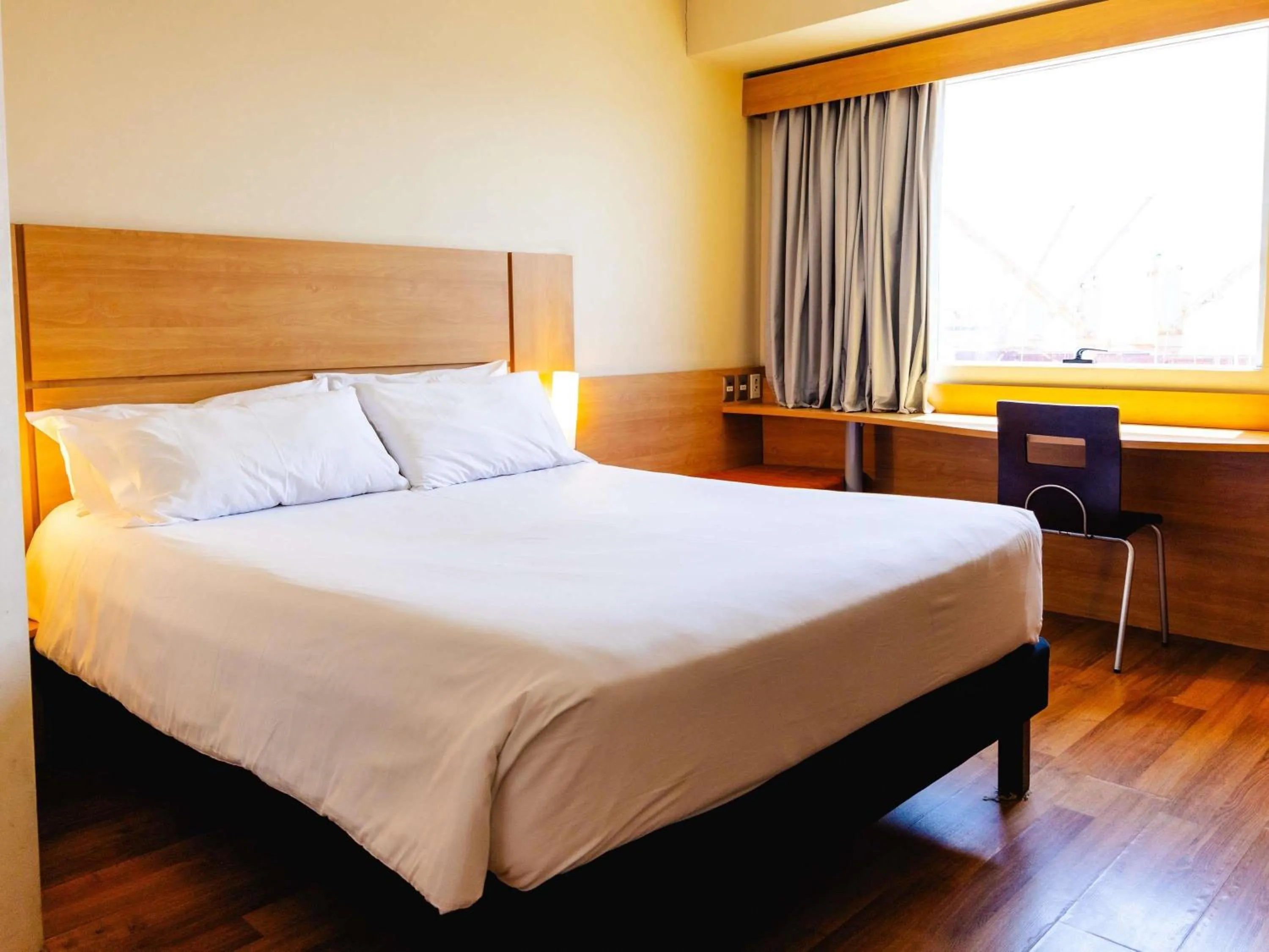 Bedroom, Bed in ibis Valparaiso