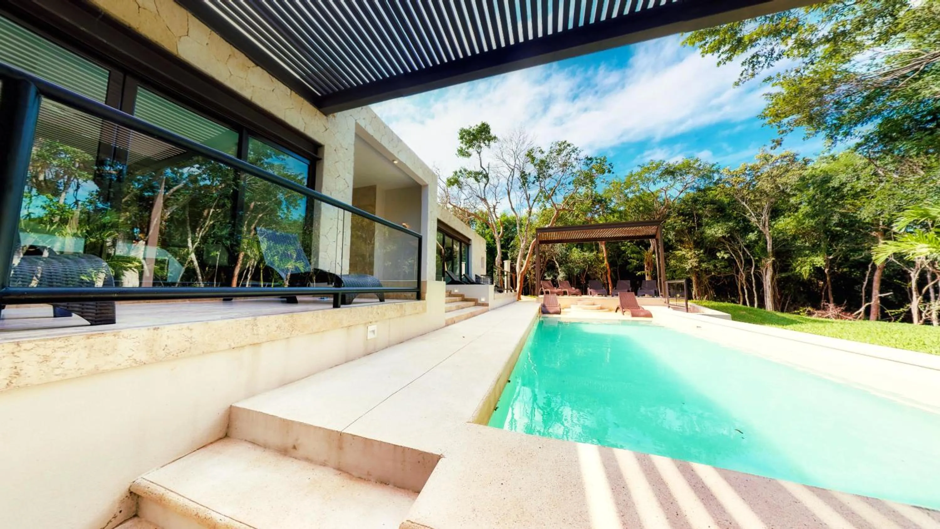 Swimming pool in Xaha Villas Suites & Golf Resort