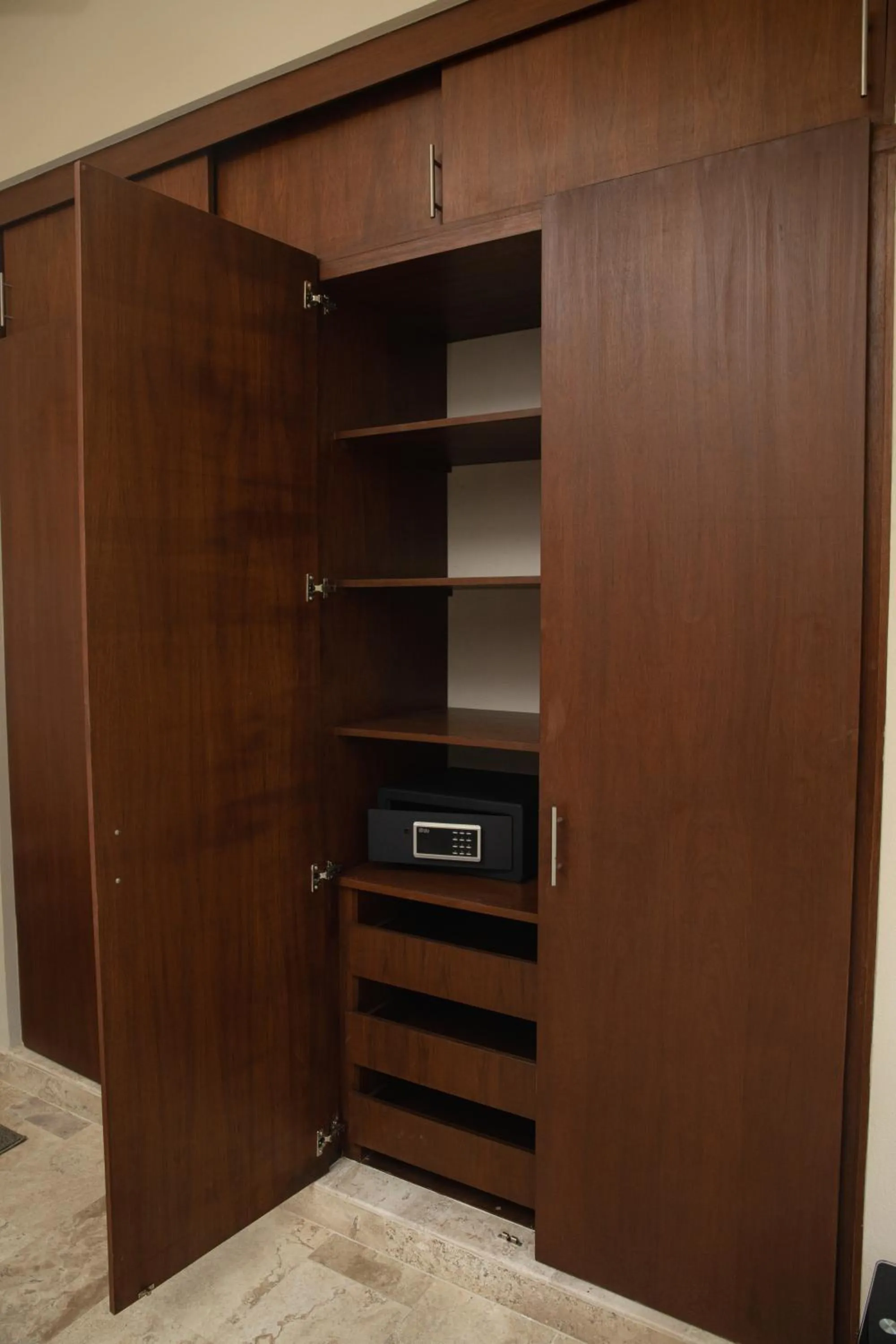 Area and facilities in Xaha Villas Suites & Golf Resort