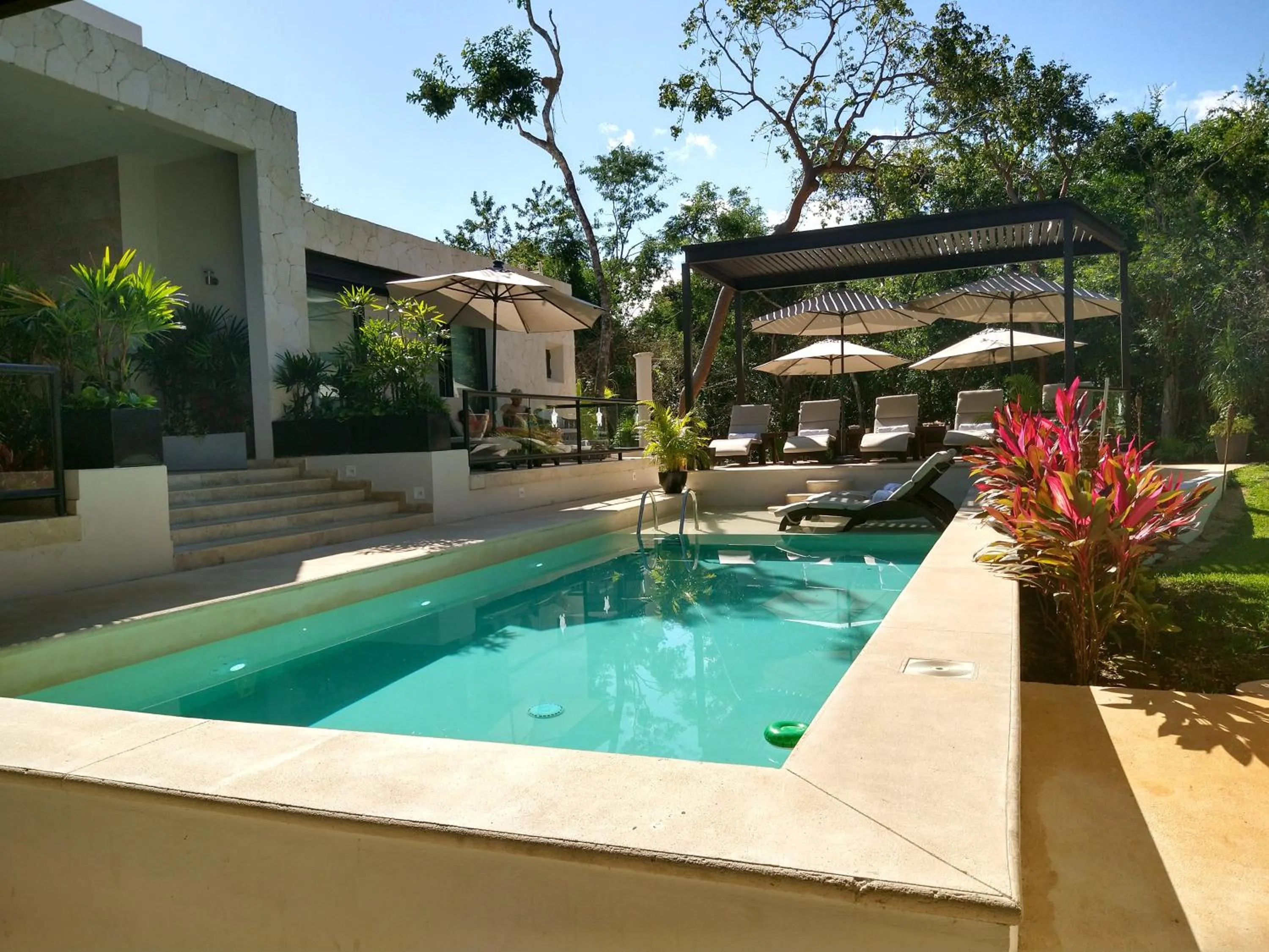 Swimming pool in Xaha Villas Suites & Golf Resort
