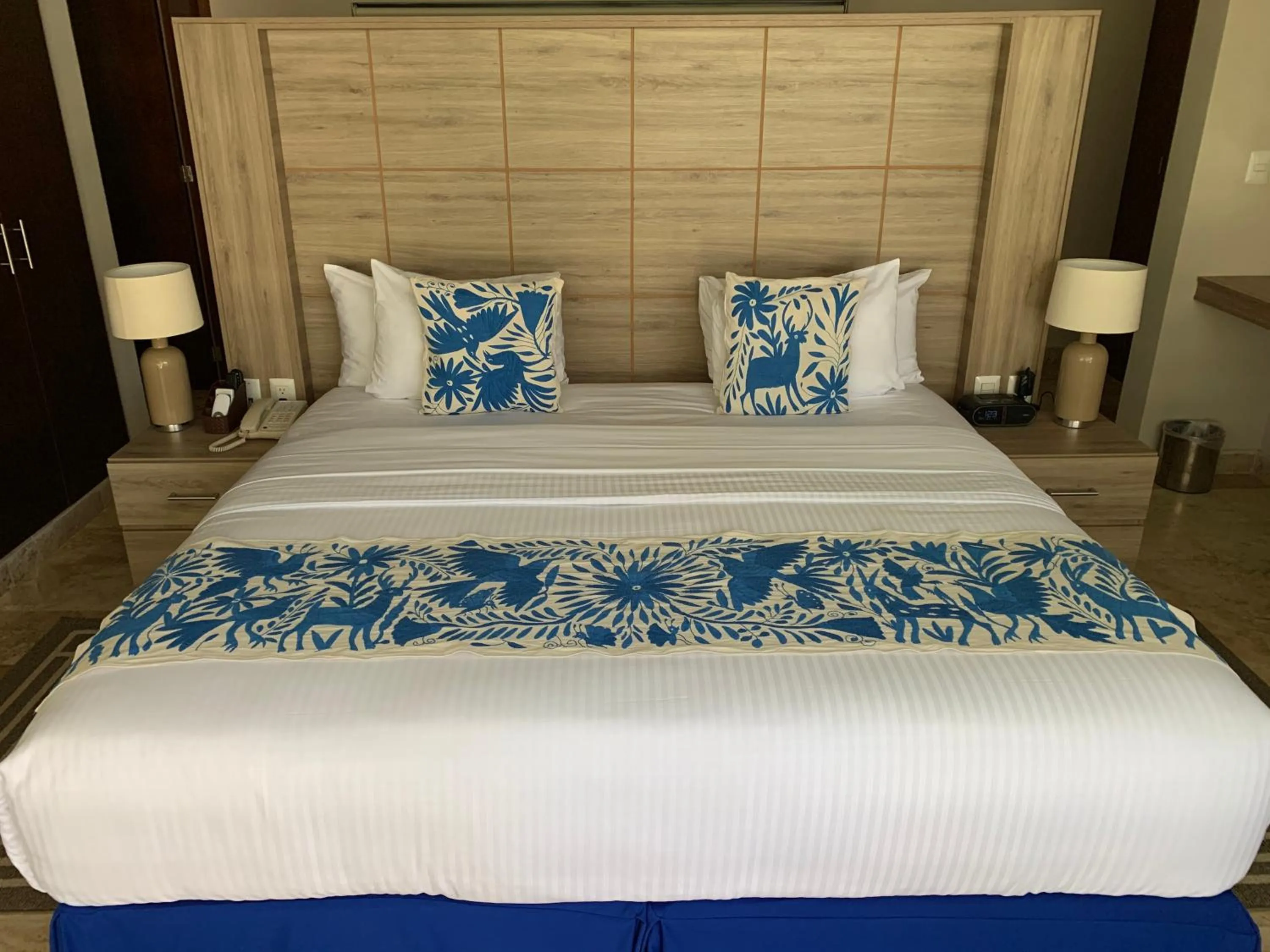 Bed in Xaha Villas Suites & Golf Resort