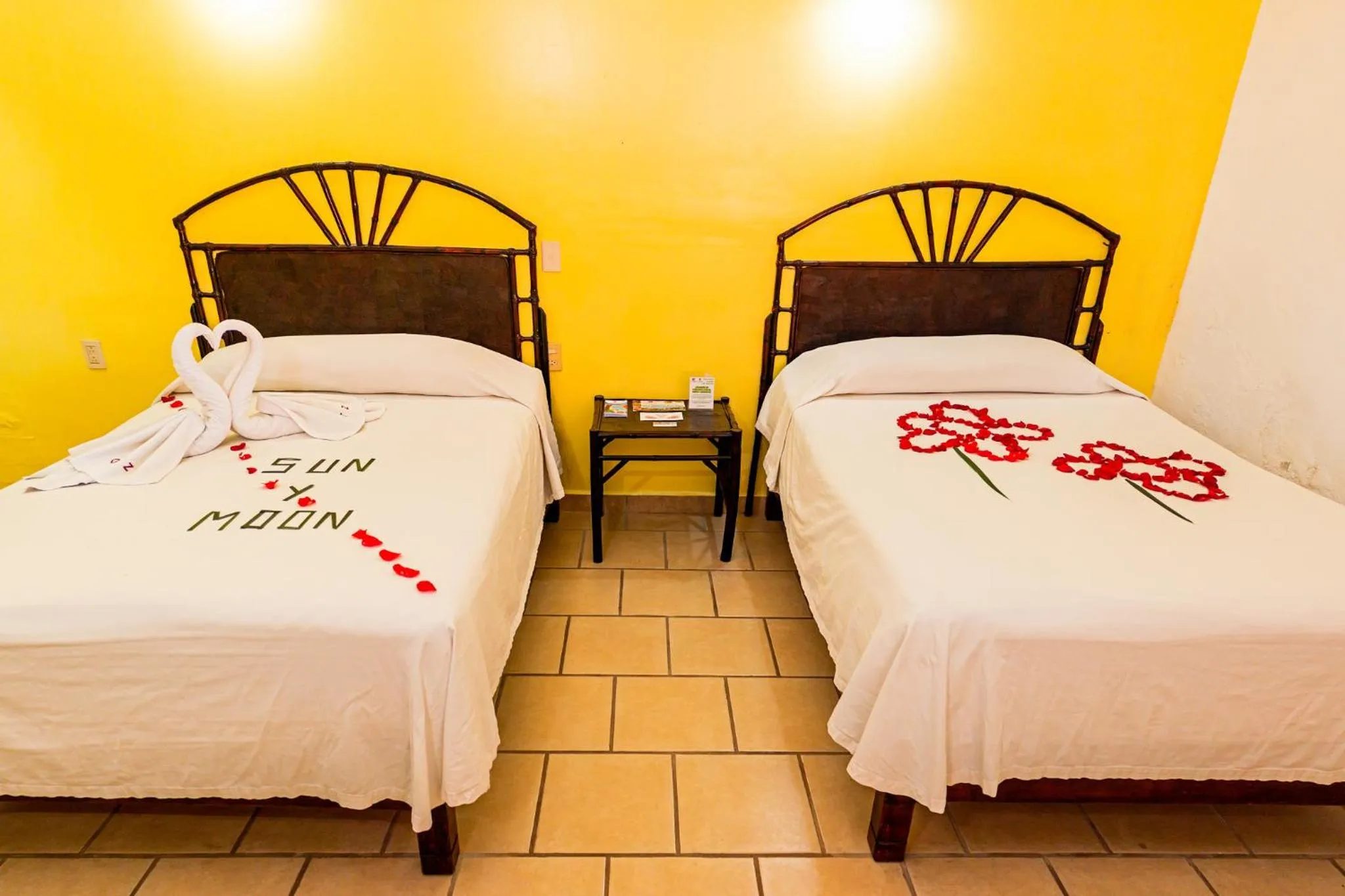 Photo of the whole room, Bed in Hotel Casa Sun and Moon