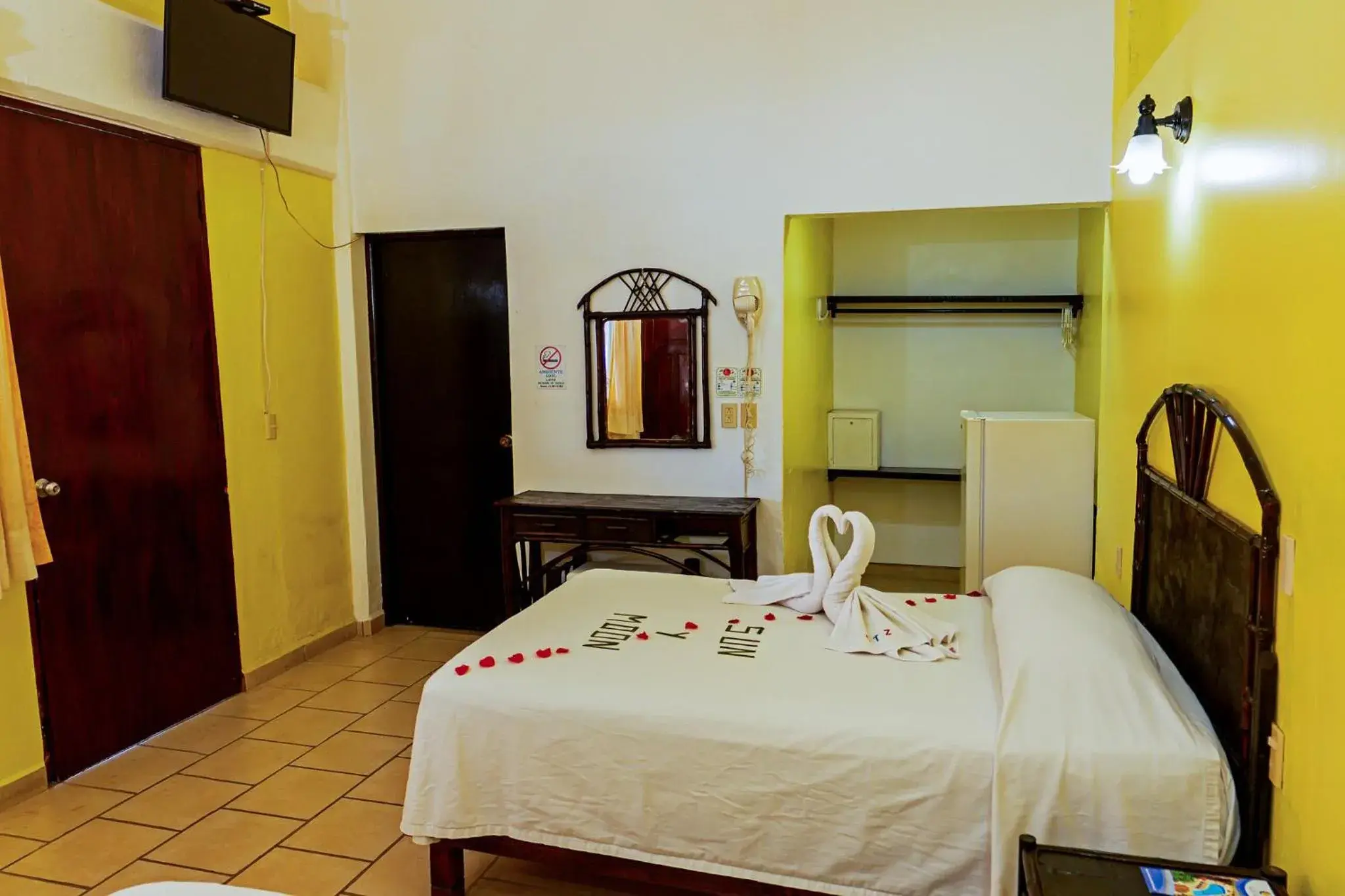 Photo of the whole room, Bed in Hotel Casa Sun and Moon Photo of the whole room, Bed in Hotel Casa Sun and Moon