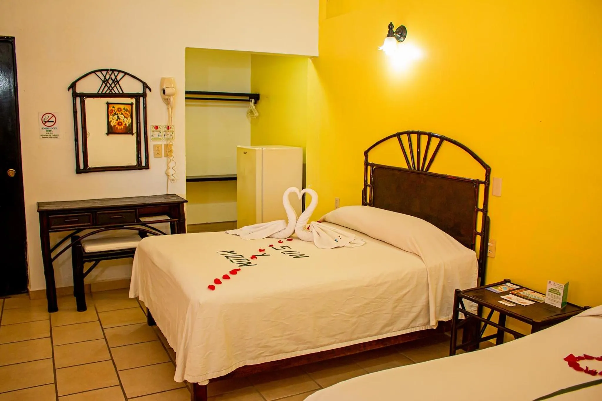 Photo of the whole room, Bed in Hotel Casa Sun and Moon